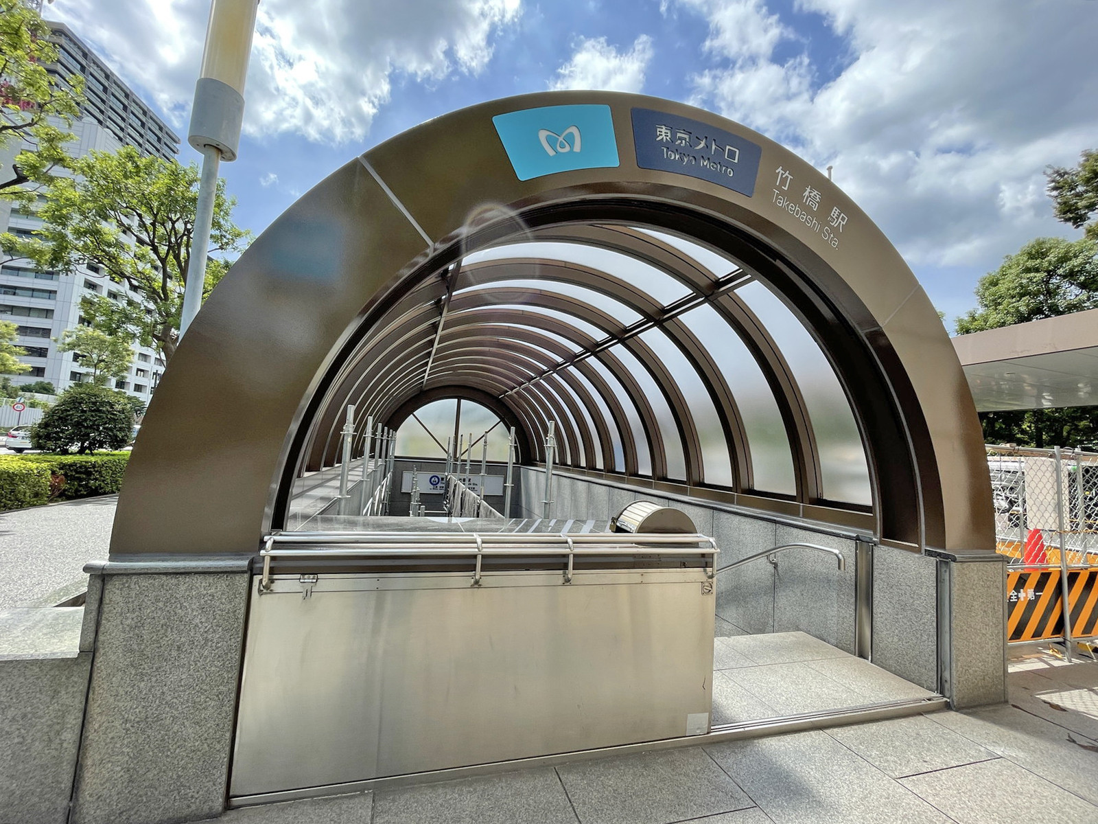 最寄りの「竹橋駅」