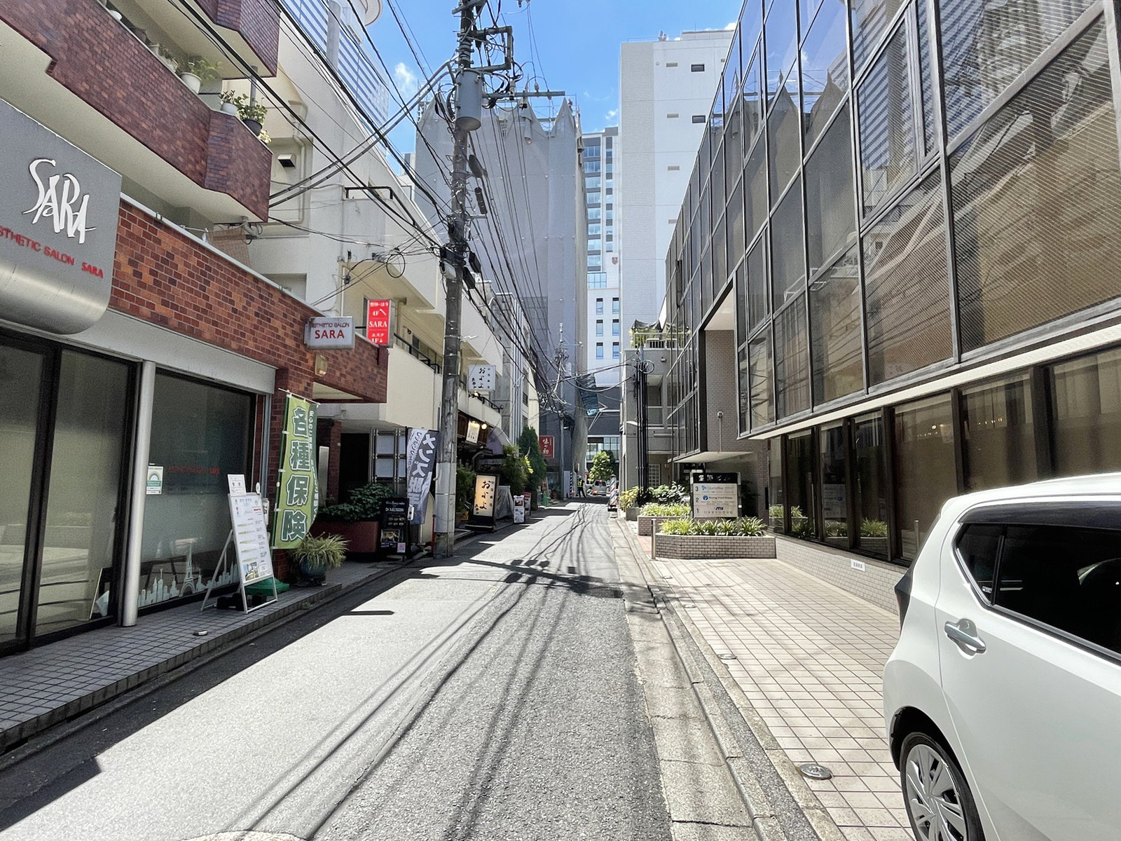 新宿グロウビル前面の通り