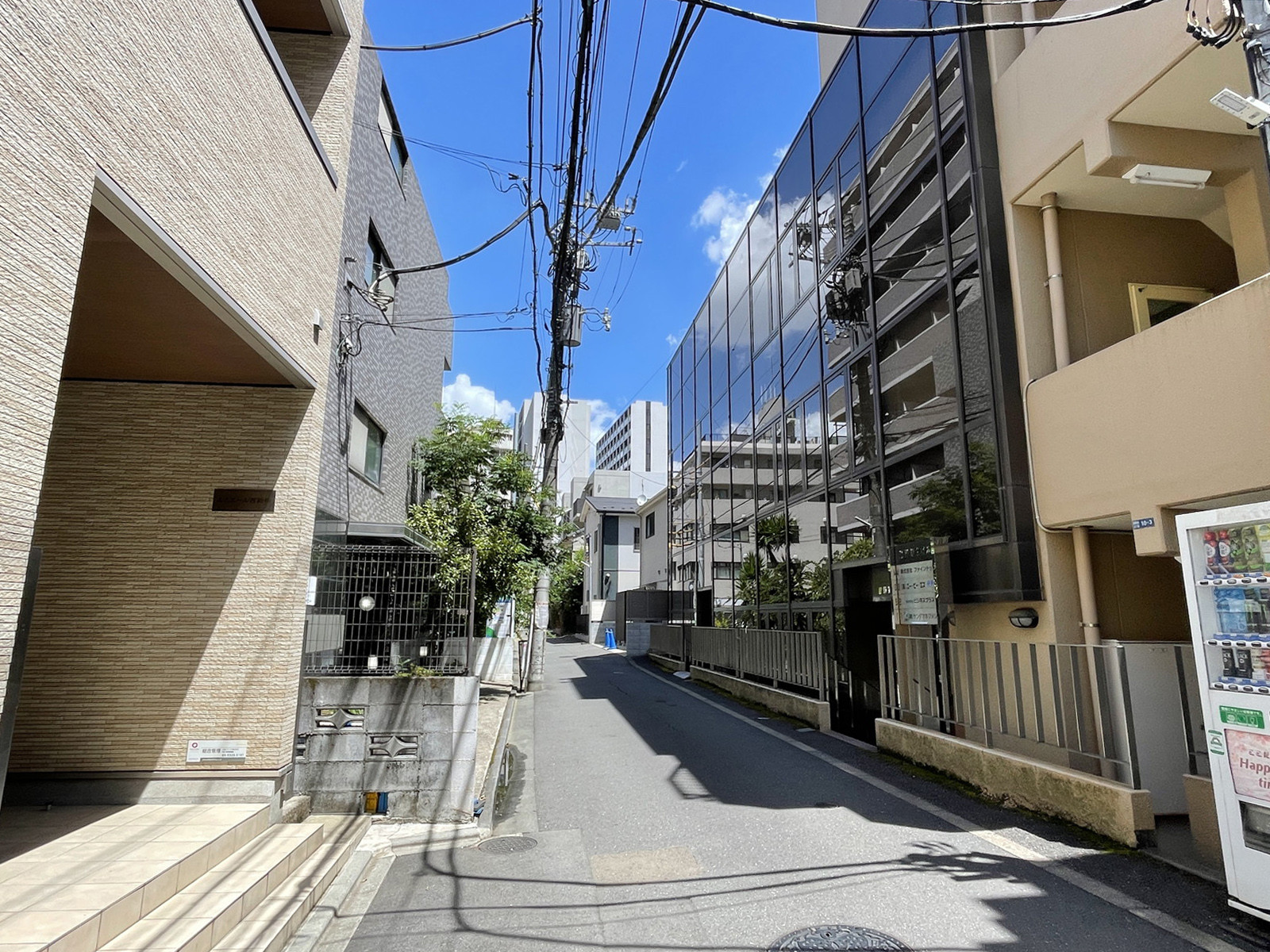 星野第二ビル前面の通り