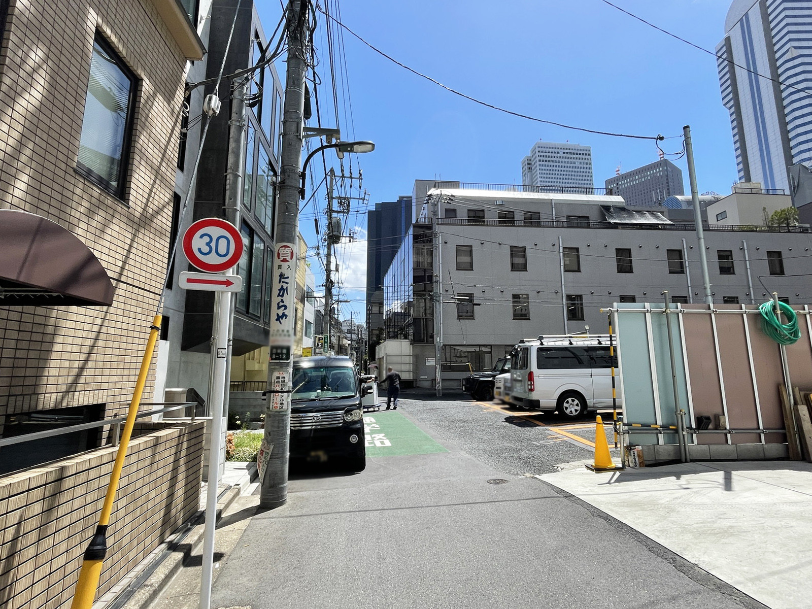 梅屋ビル前面の通り