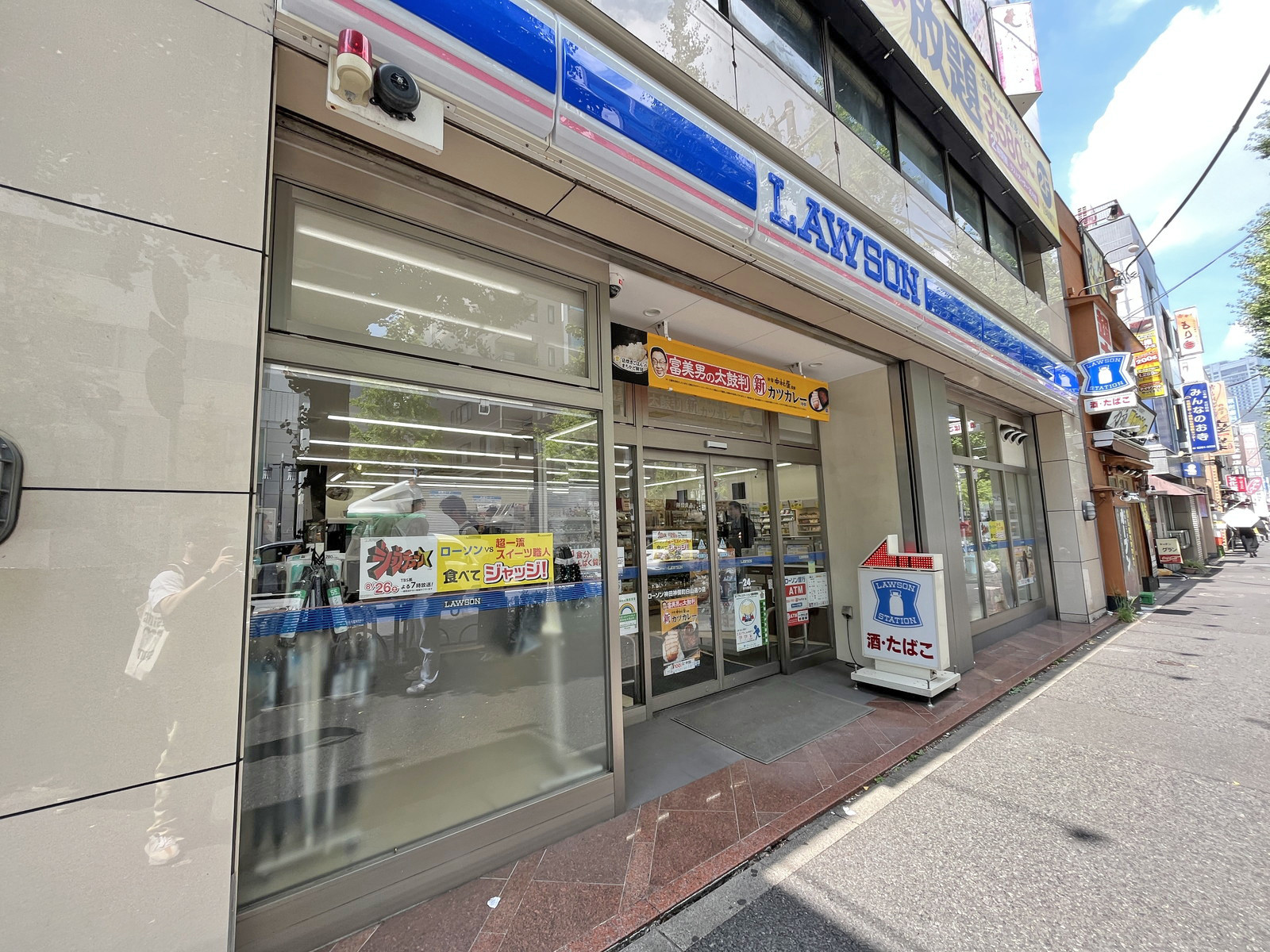 徒歩3分のローソン神田神保町白山通り店
