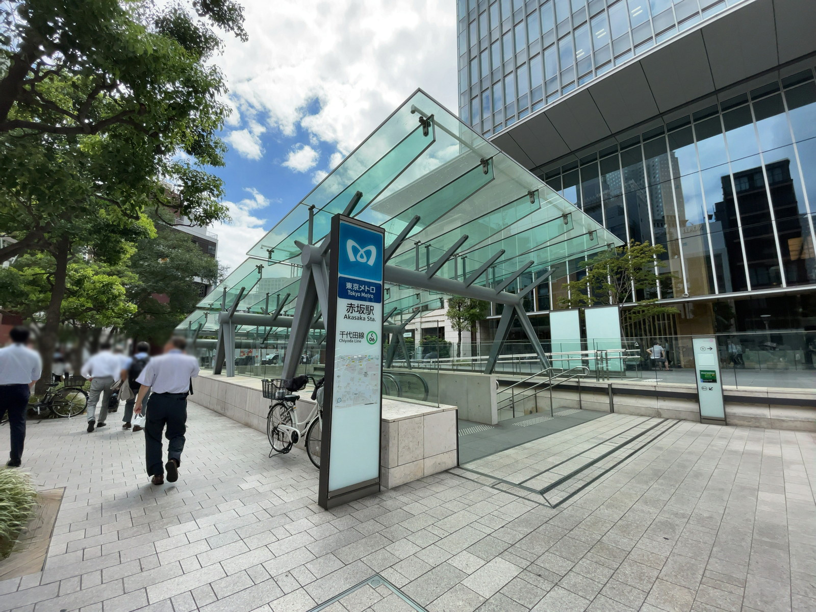 最寄りの「赤坂駅」