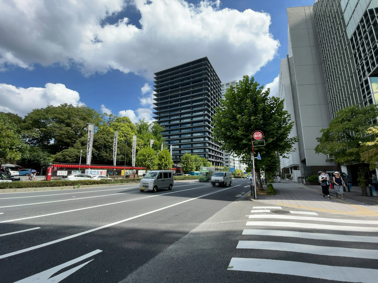 新東洋赤坂ビル前面の青山通り