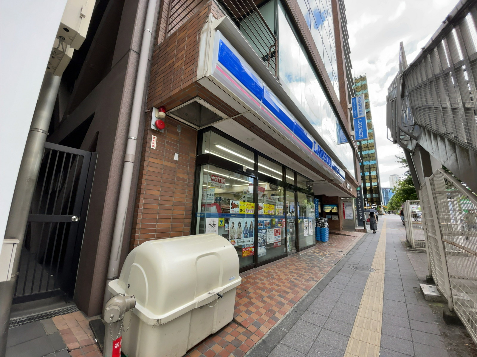徒歩3分のローソン Ｈ赤坂四丁目店