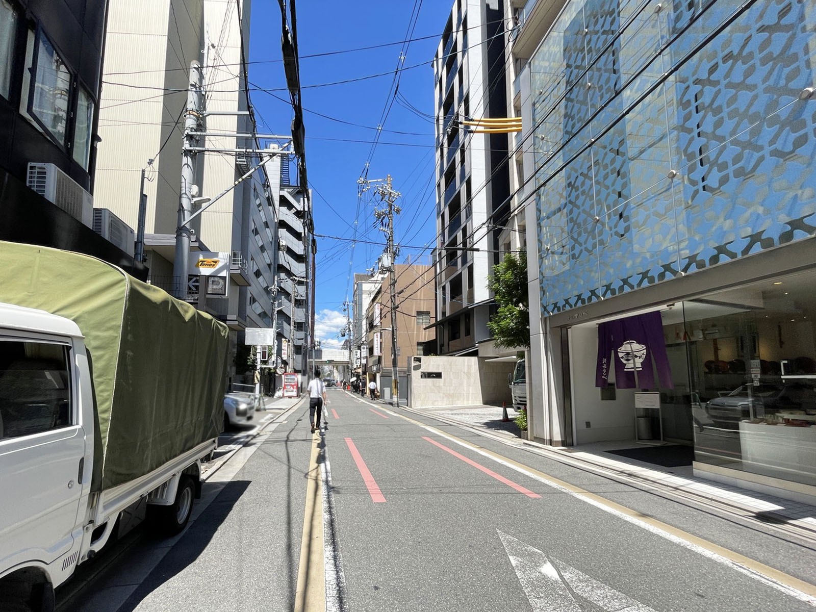 やさか長砂ビル前面の通り
