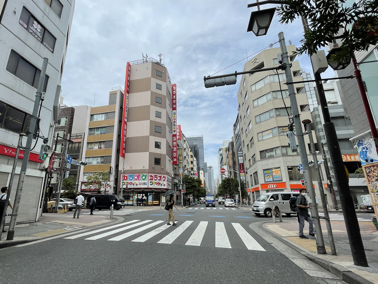 マルイト新橋ビル前面の通り