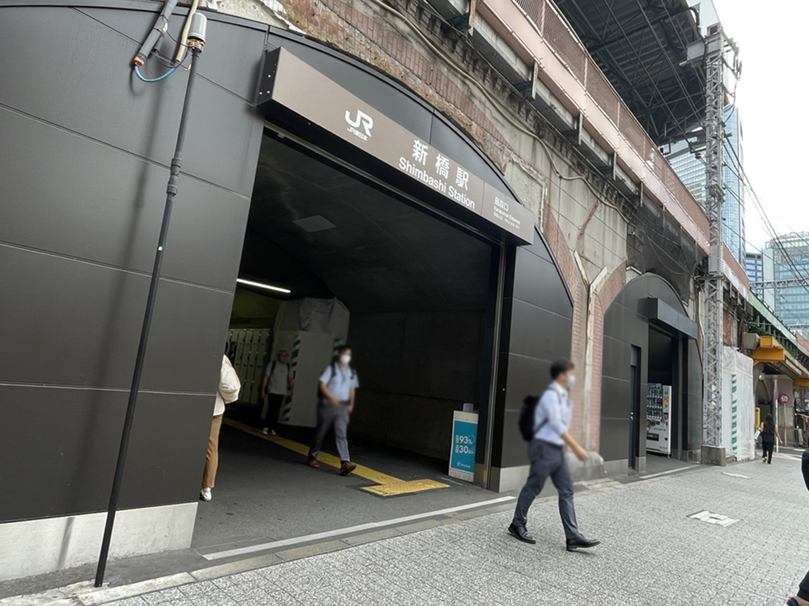 最寄りの「新橋駅」