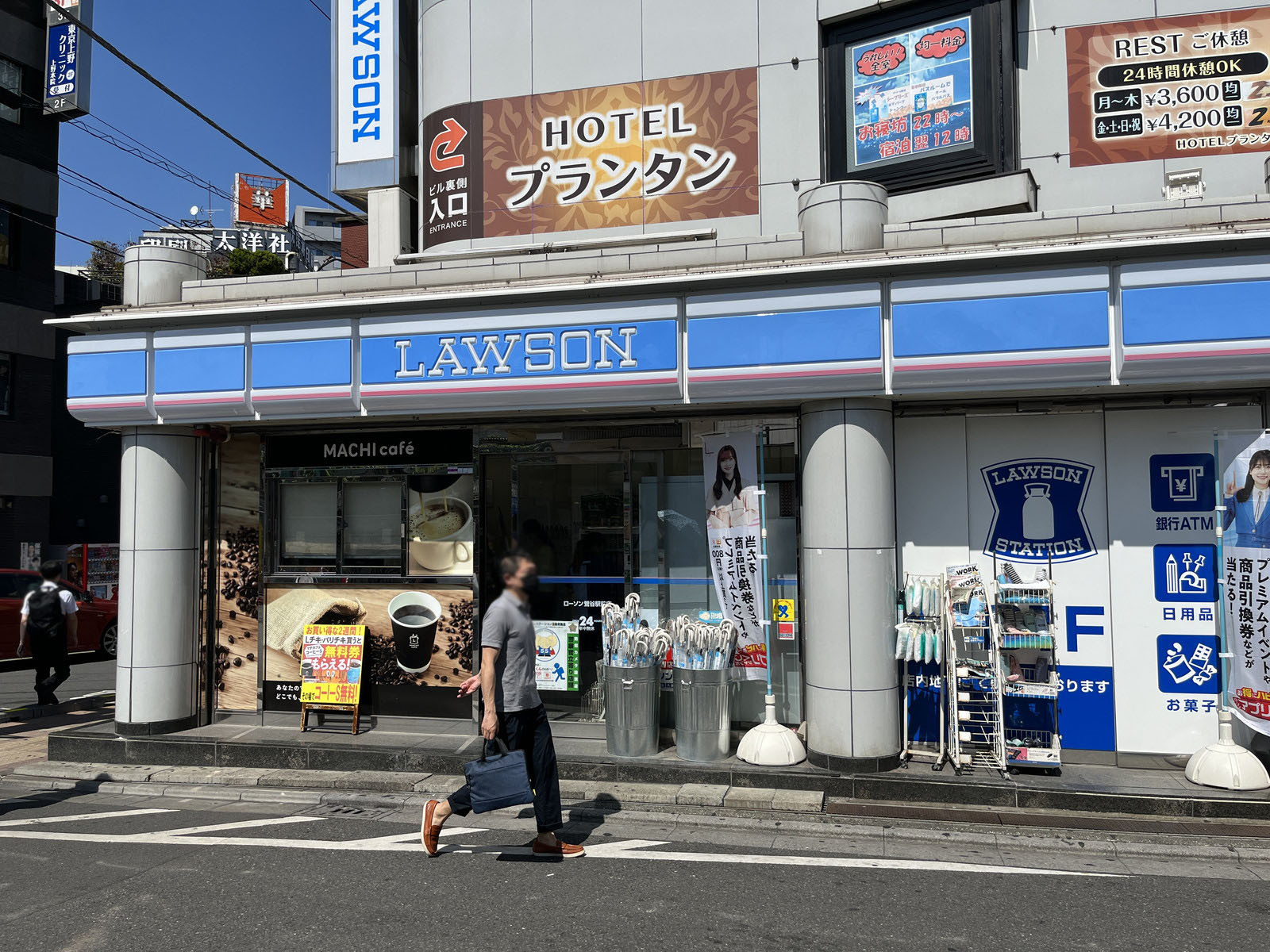 徒歩3分のローソン鶯谷駅前店