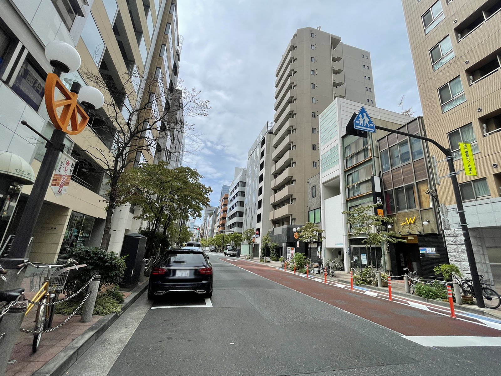 丸石新橋ビル前面の通り