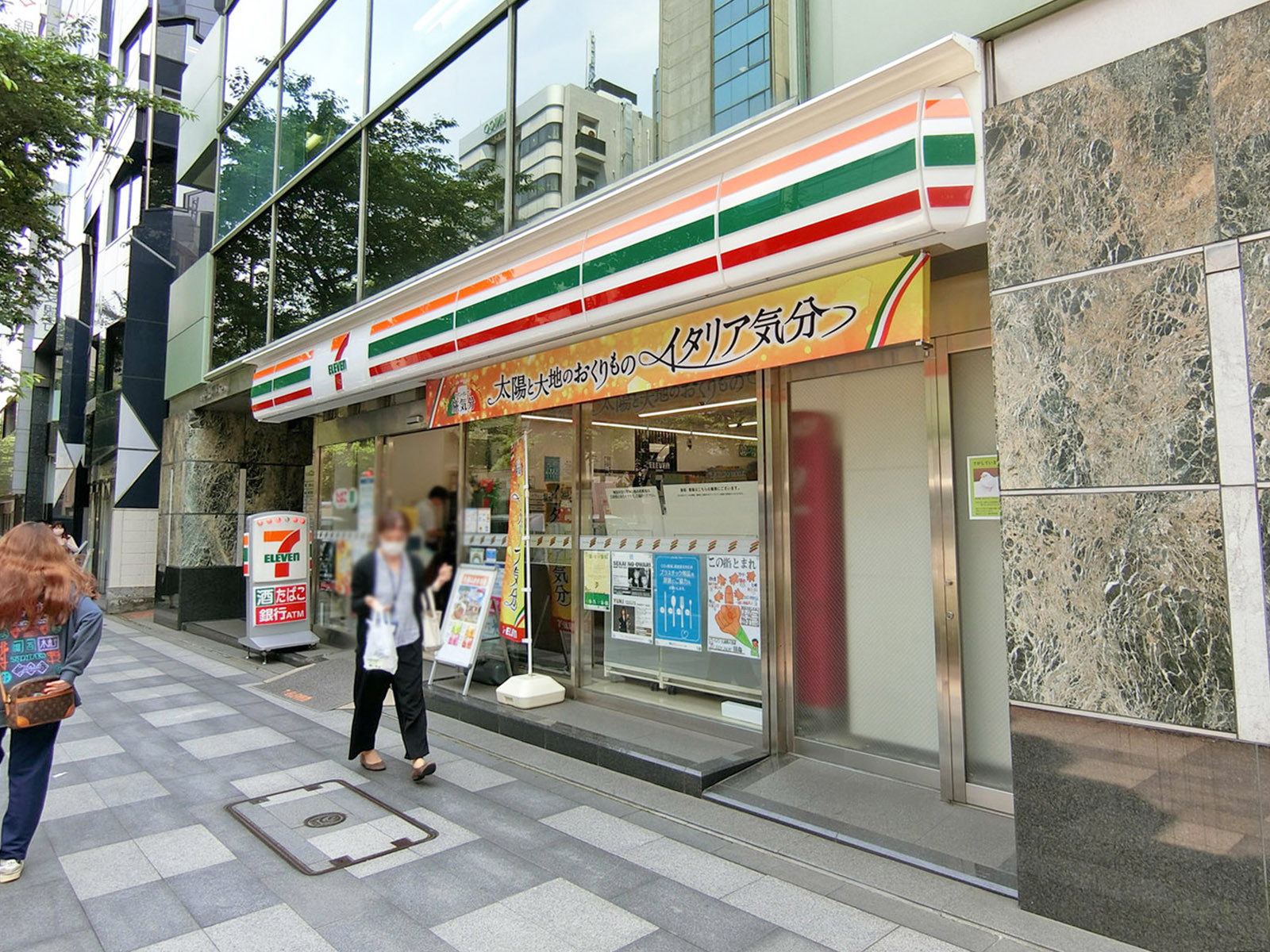 付近のセブンイレブン九段南3丁目店