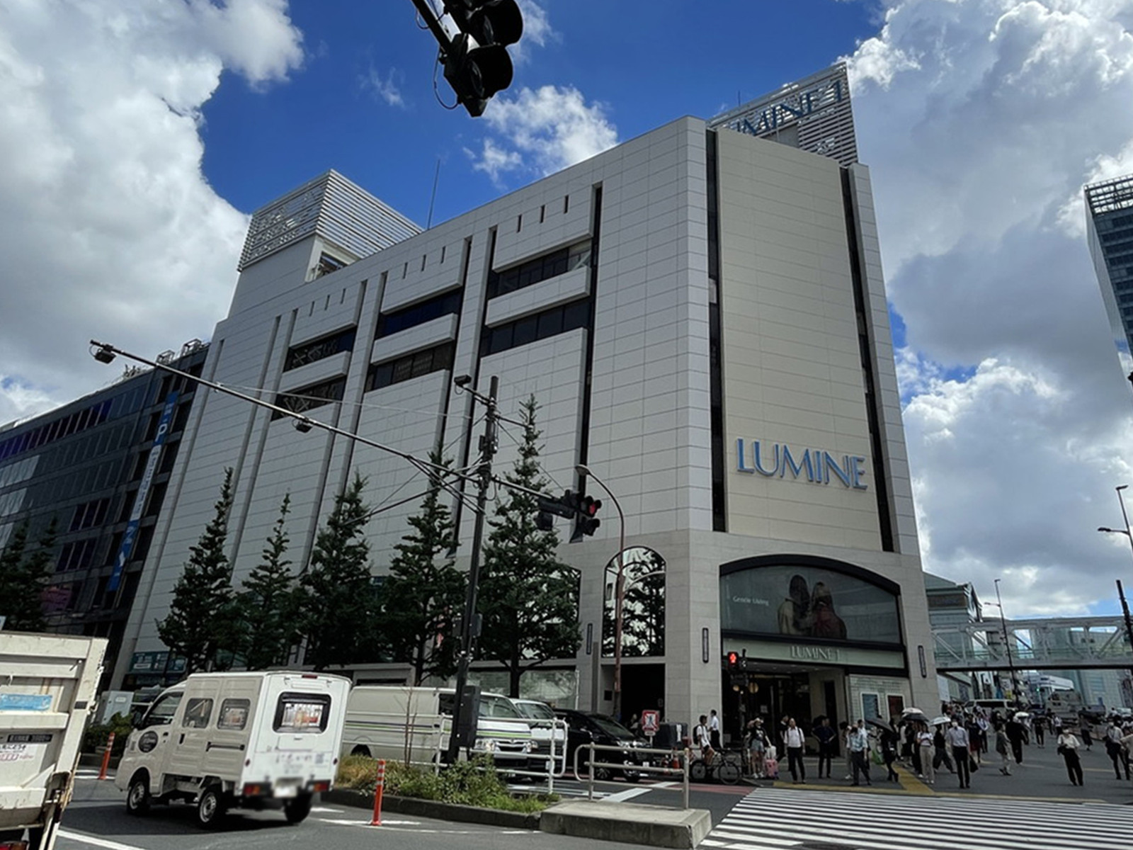 向かいのルミネ新宿