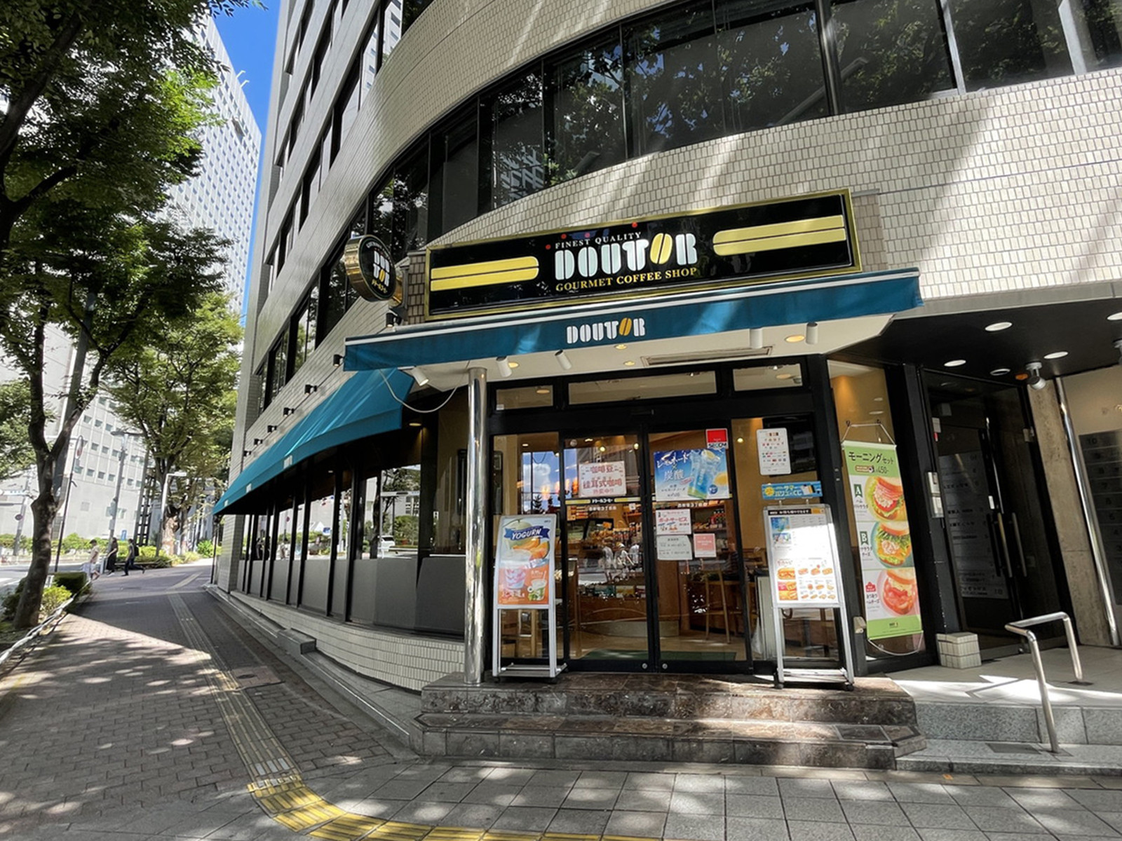 徒歩1分のドトールコーヒーショップ西新宿3丁目店