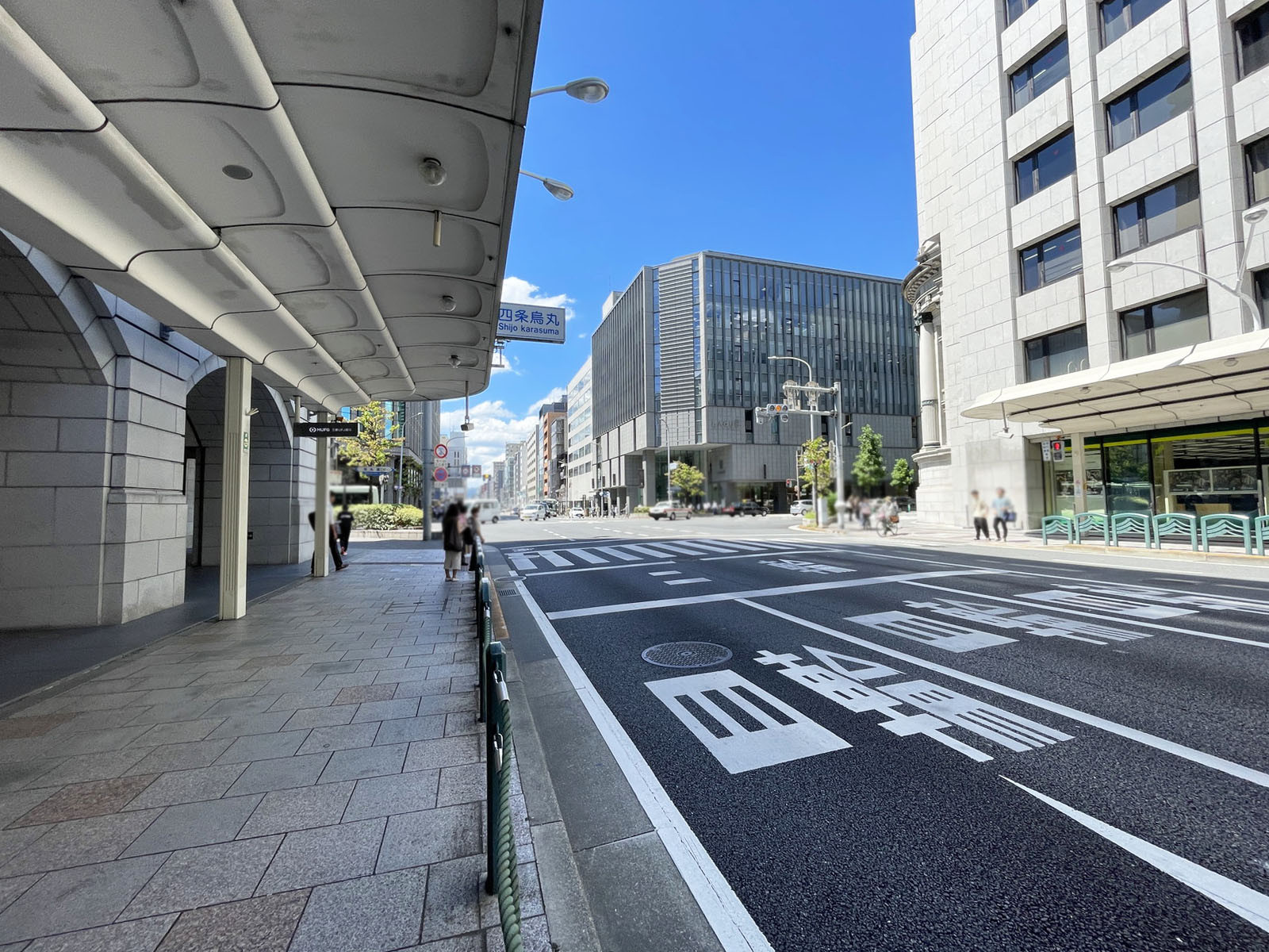 四条烏丸FTスクエア前面の通り