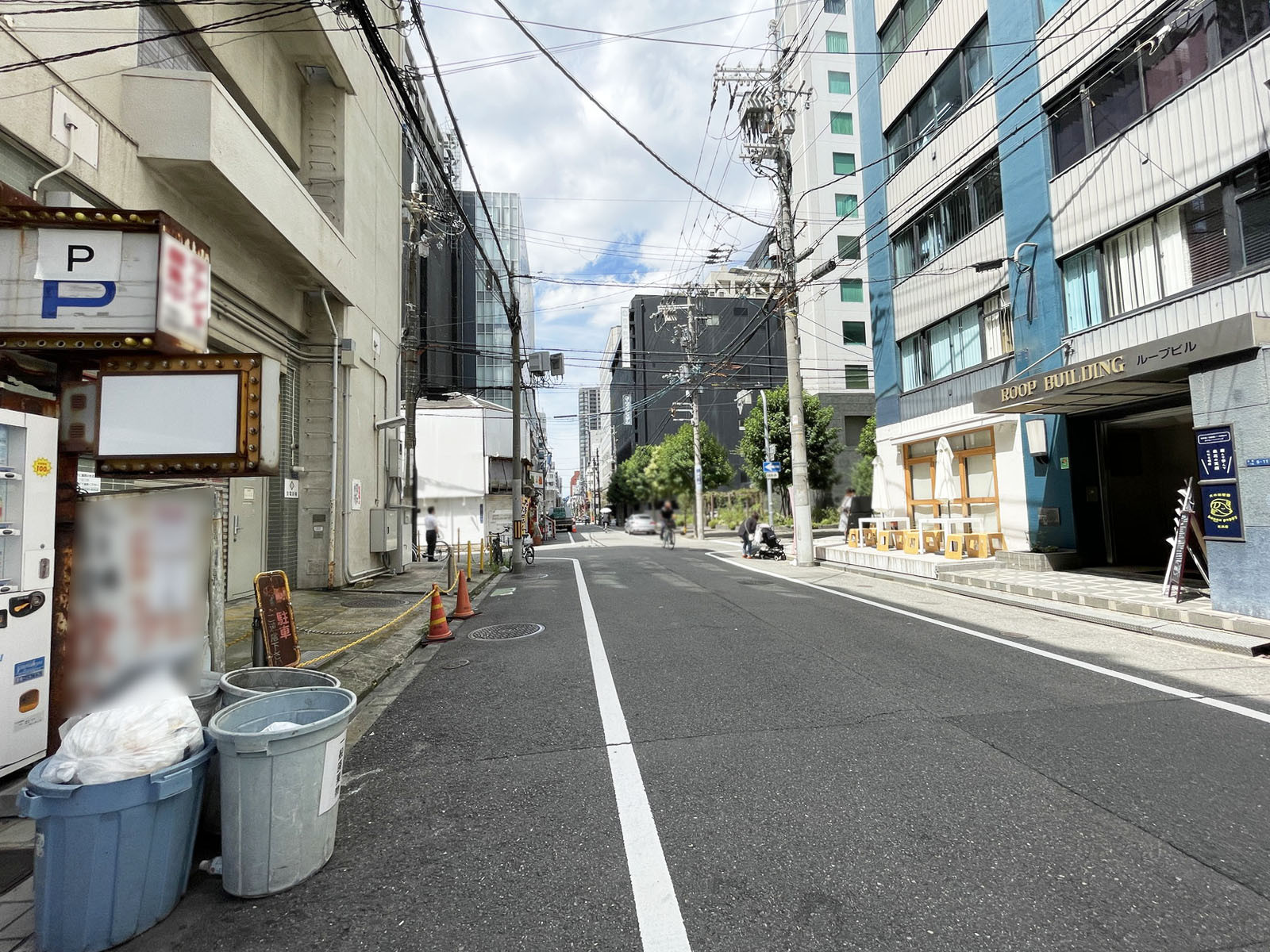 瓦町市岡宏産ビル前面の通り