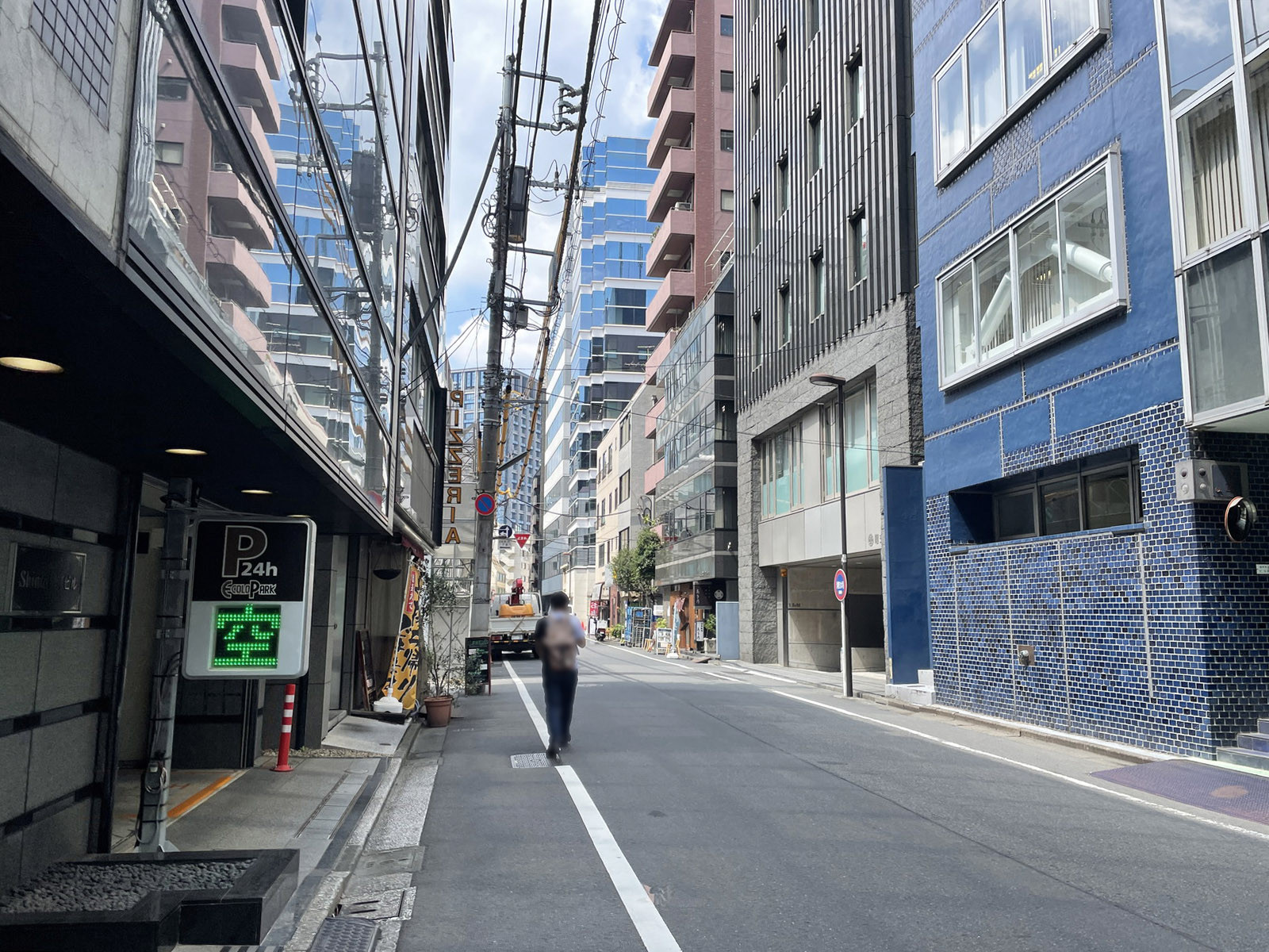 TRUST VALUE 麹町前面の麹町南通り