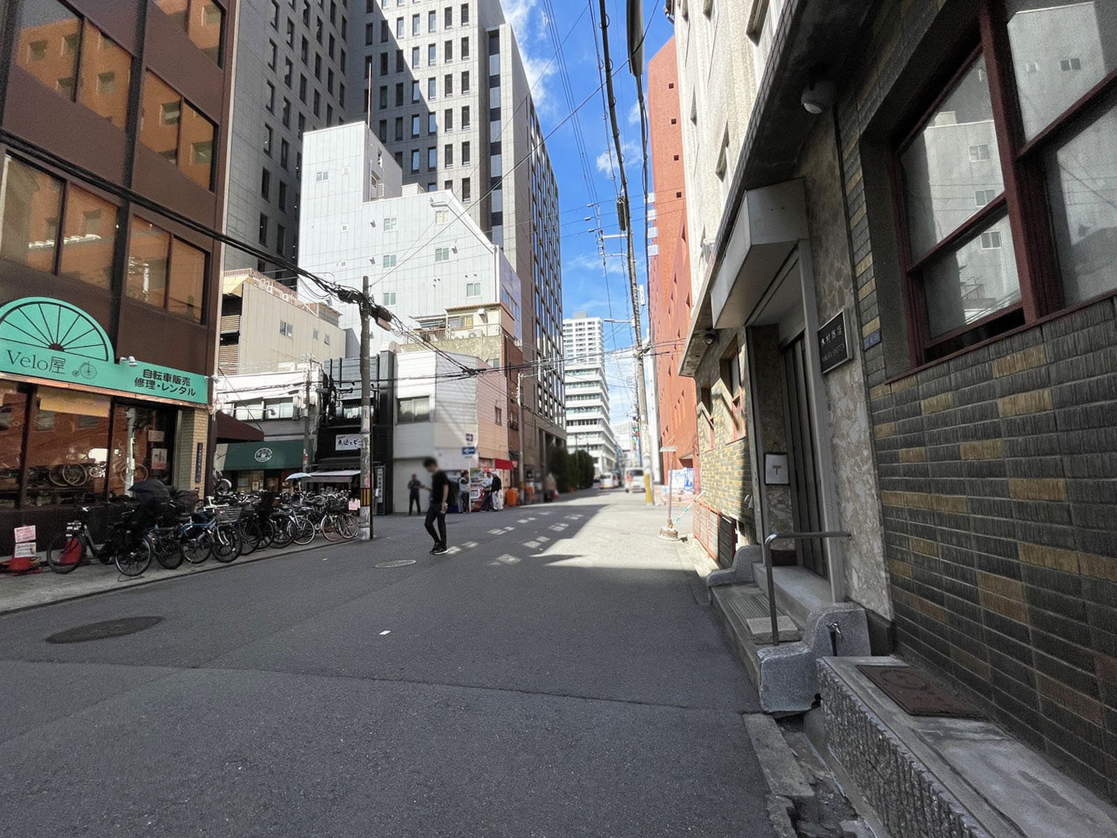 瓦町KTビル前面の通り