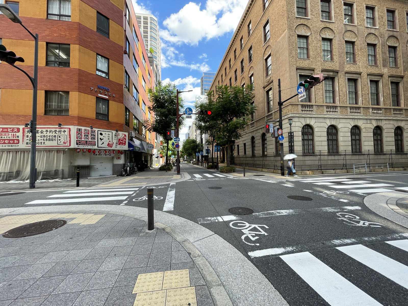 モレスコ本町ビル前面の通り