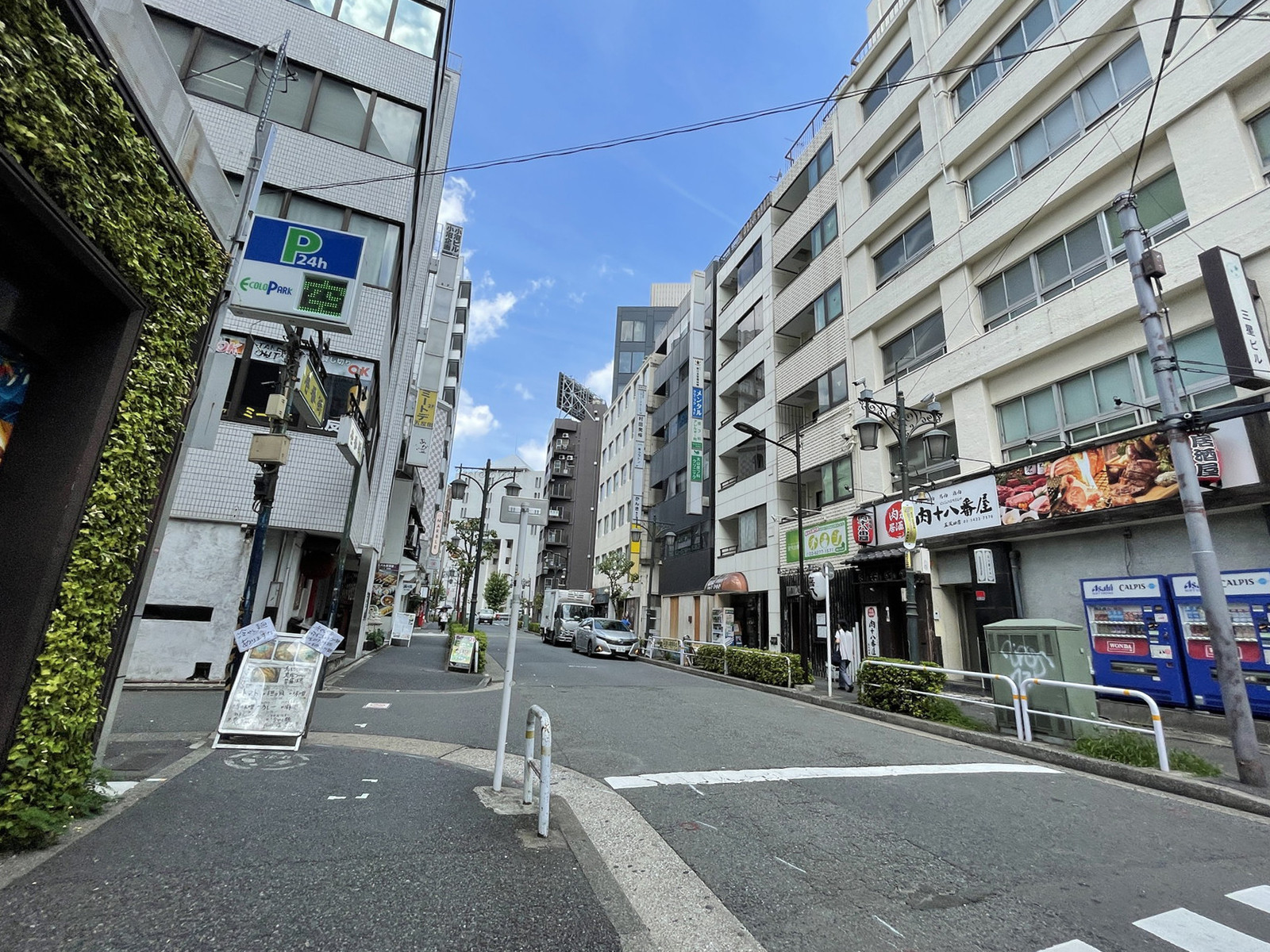 大阪屋ビル前面の通り