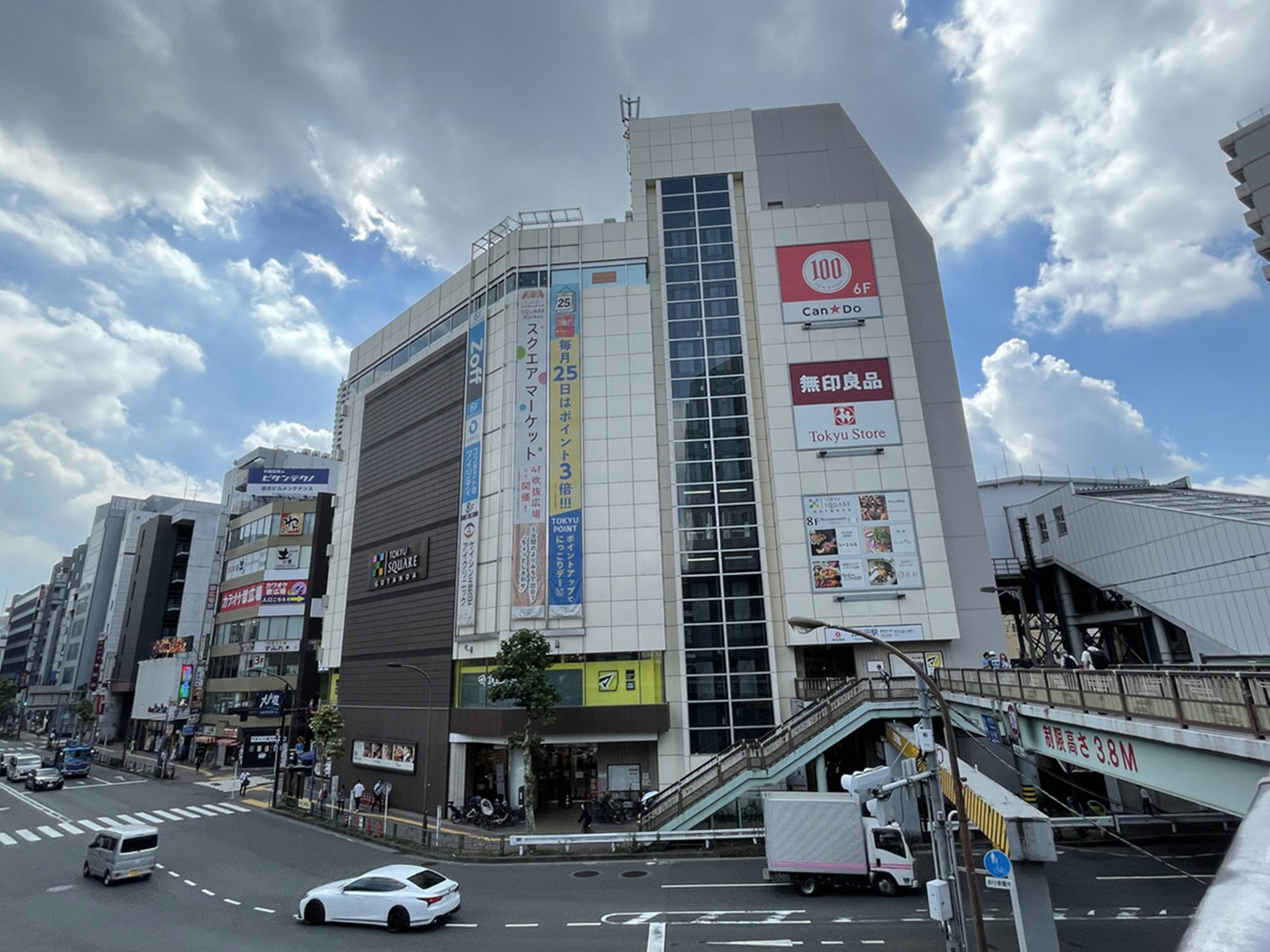 付近の五反田東急スクエア