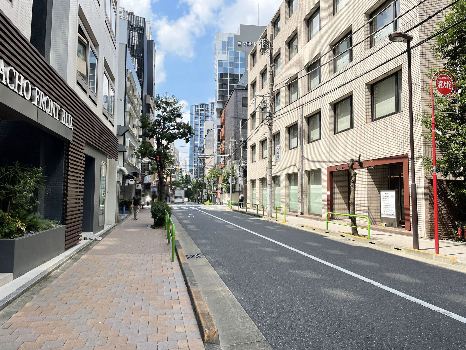 CIRCLES平河町前面の東京FM通り