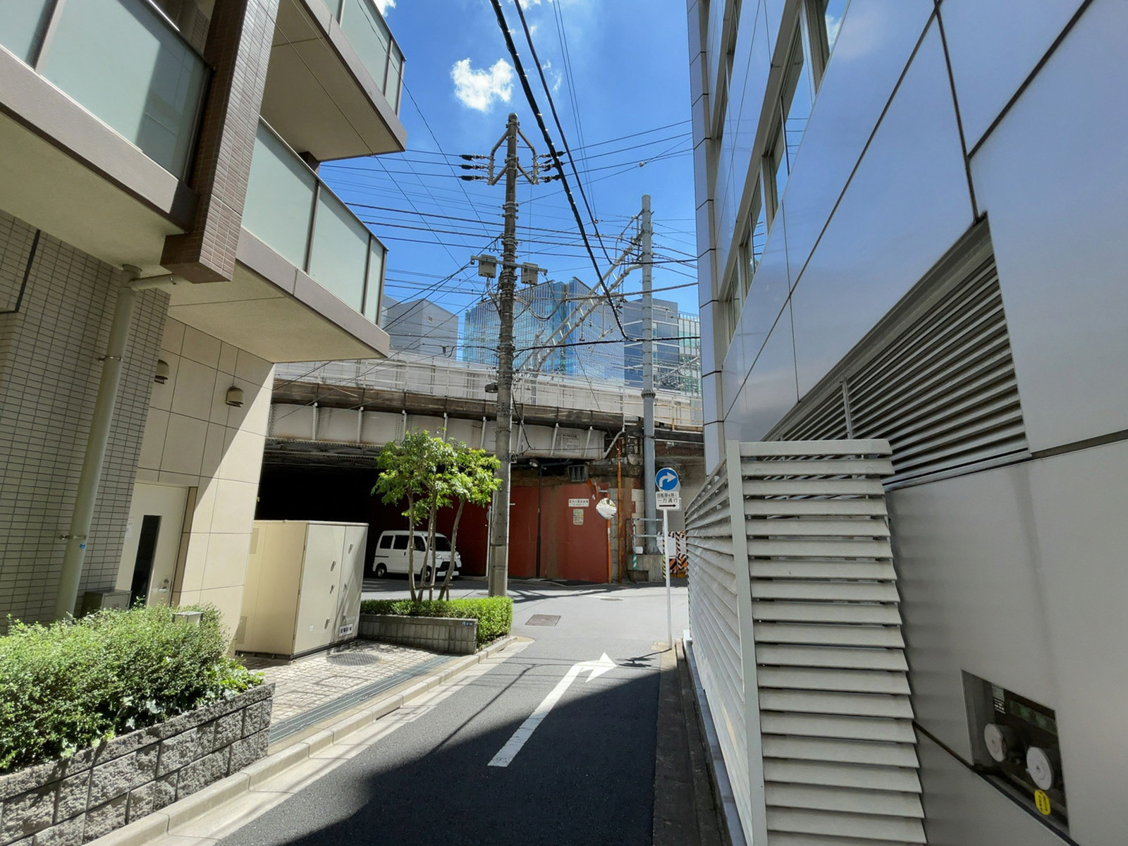 喜助内神田3丁目ビル前面の通り