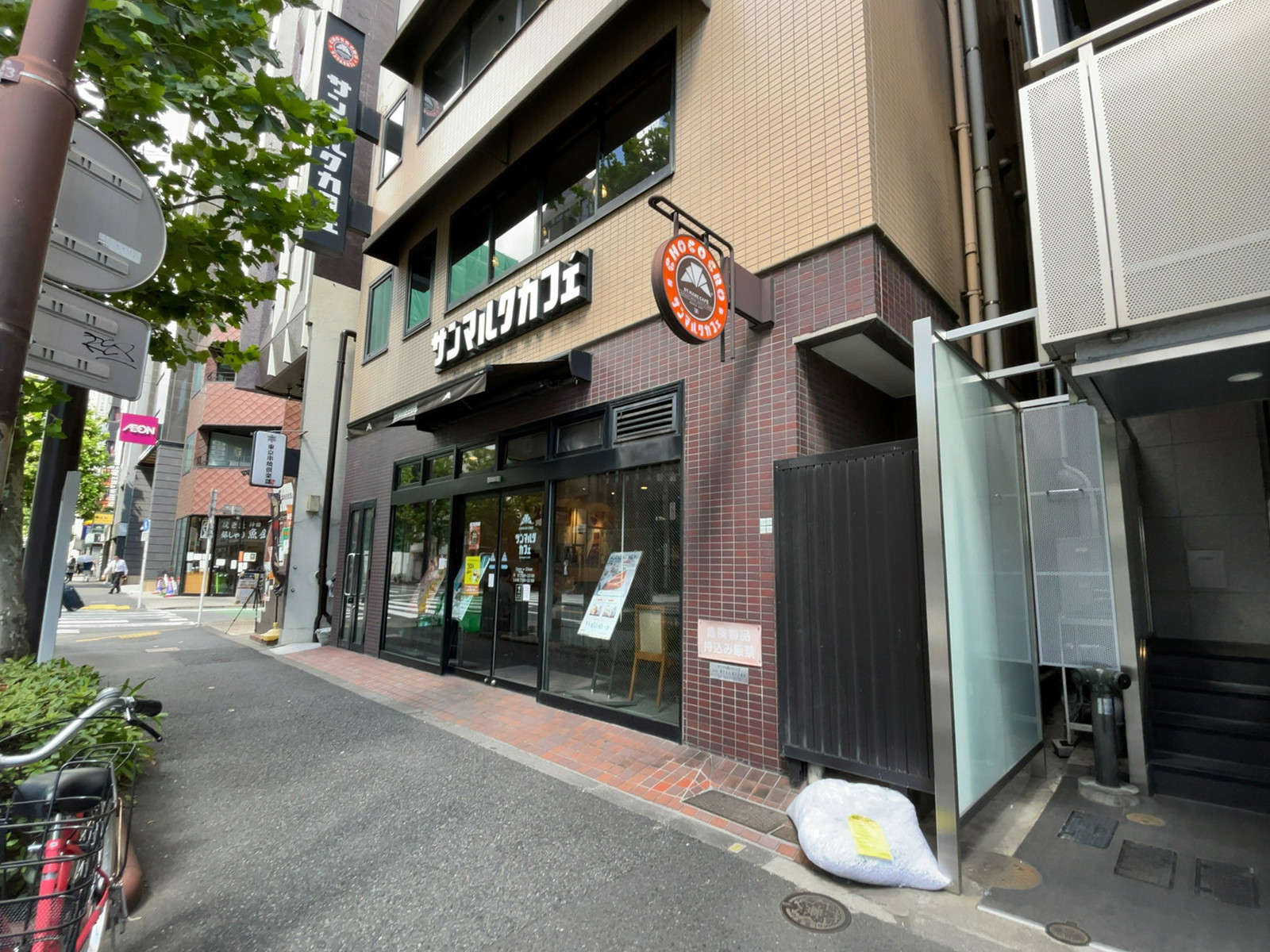 徒歩1分のサンマルクカフェ 神田北口店