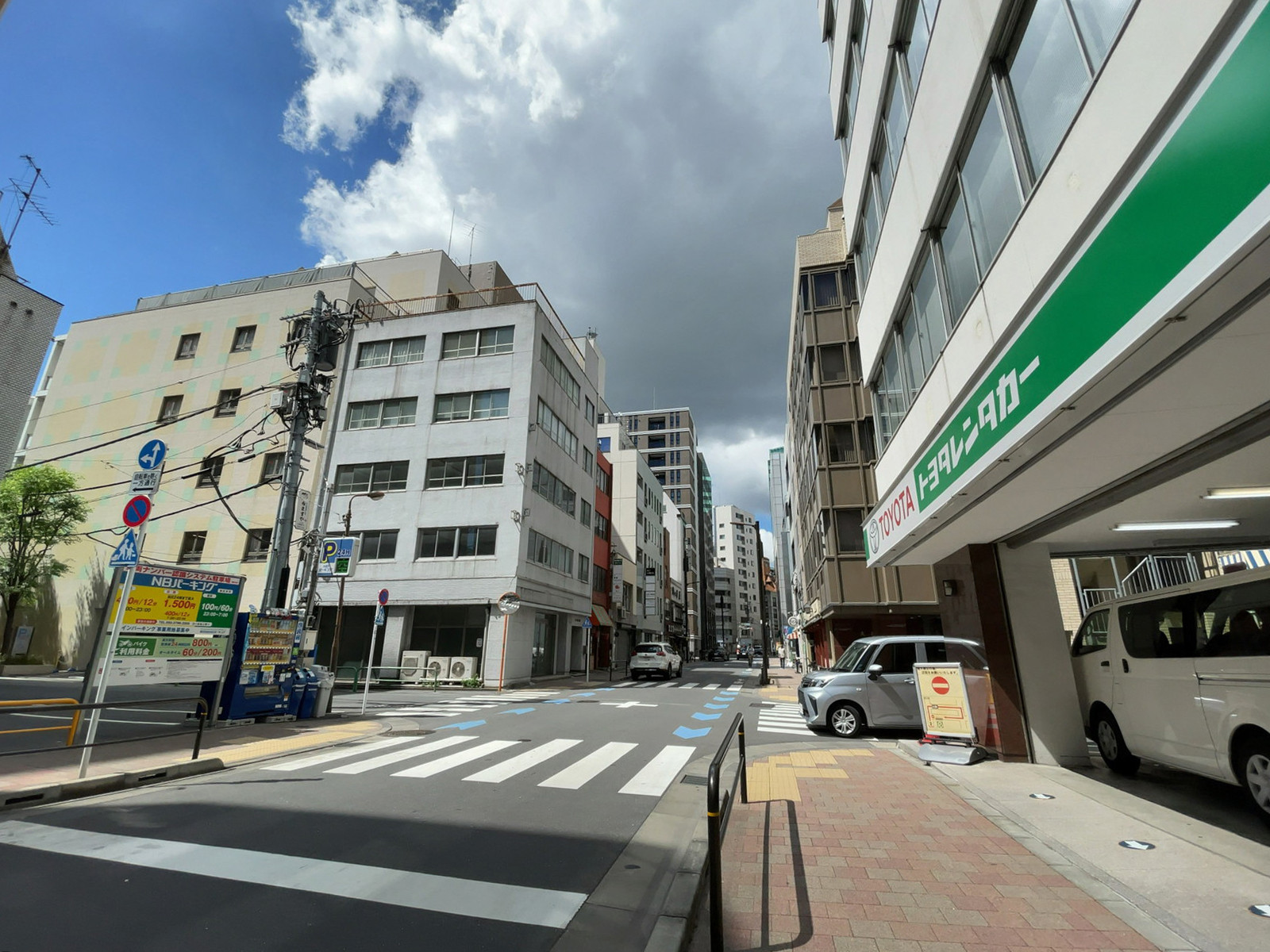 田中ビルディング前面の通り