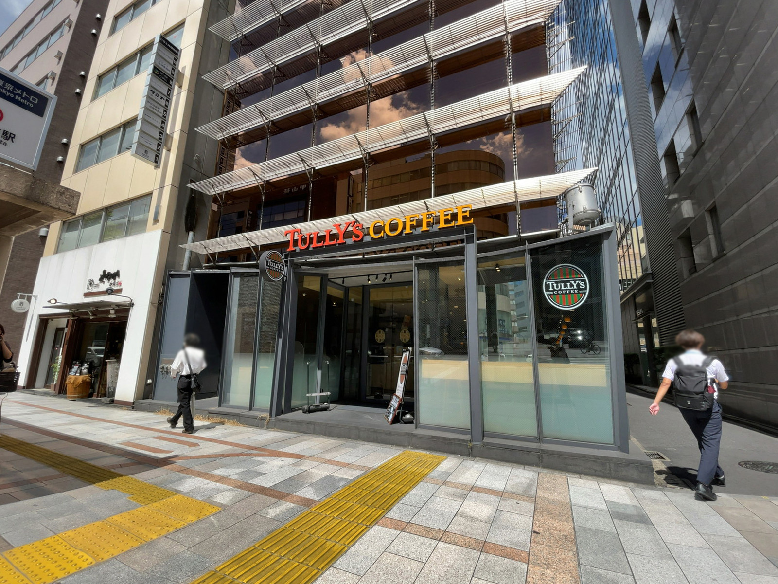 近くのTULLY'S COFFEE 淡路町靖国通り店