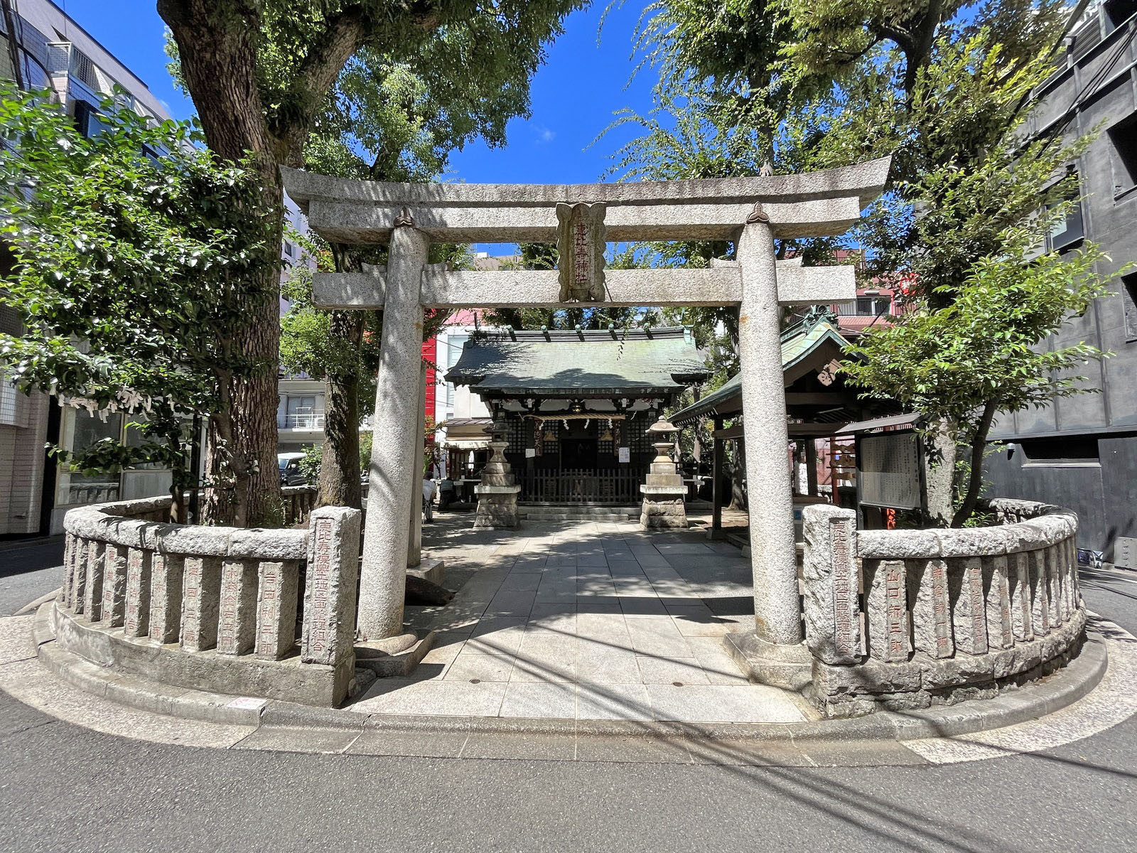徒歩1分の恵比寿神社