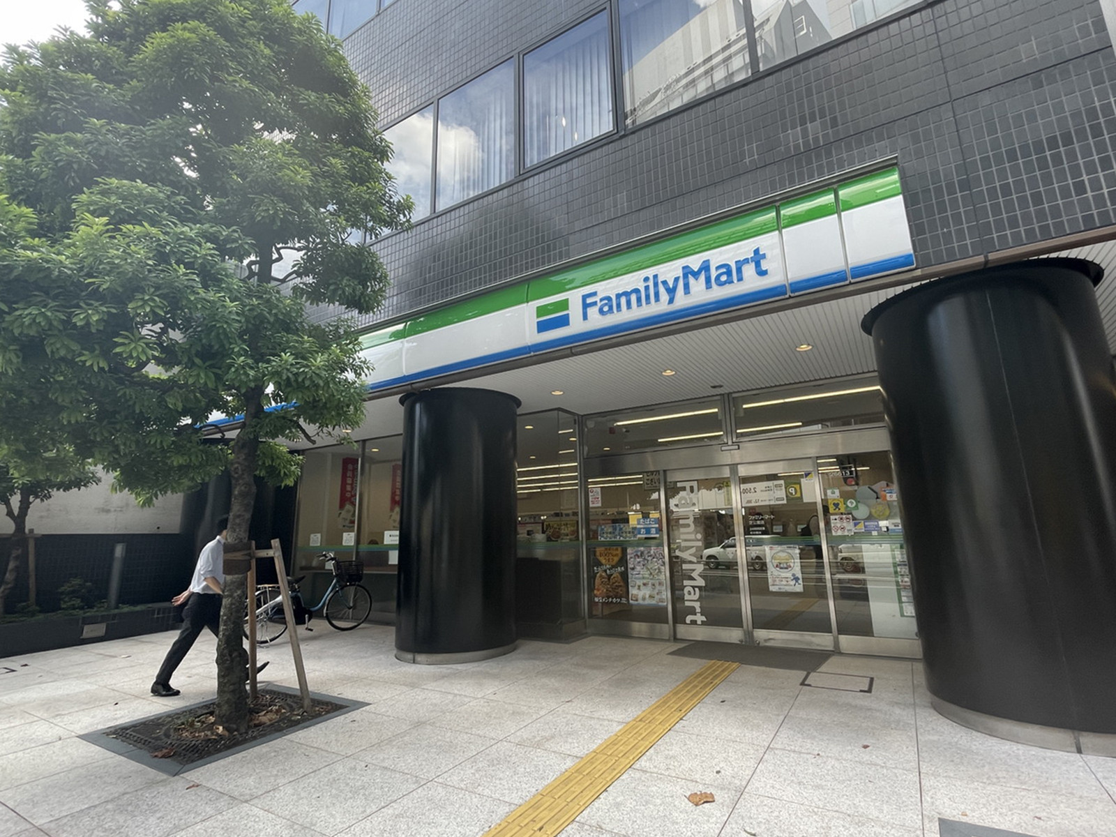 並びのファミリーマート芝公園店