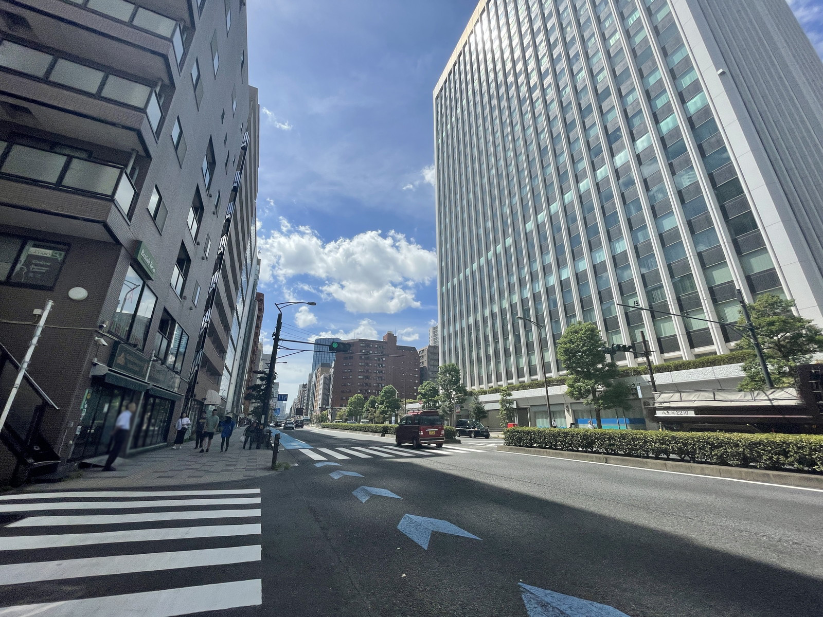 サンライズ三田ビル前面の通り
