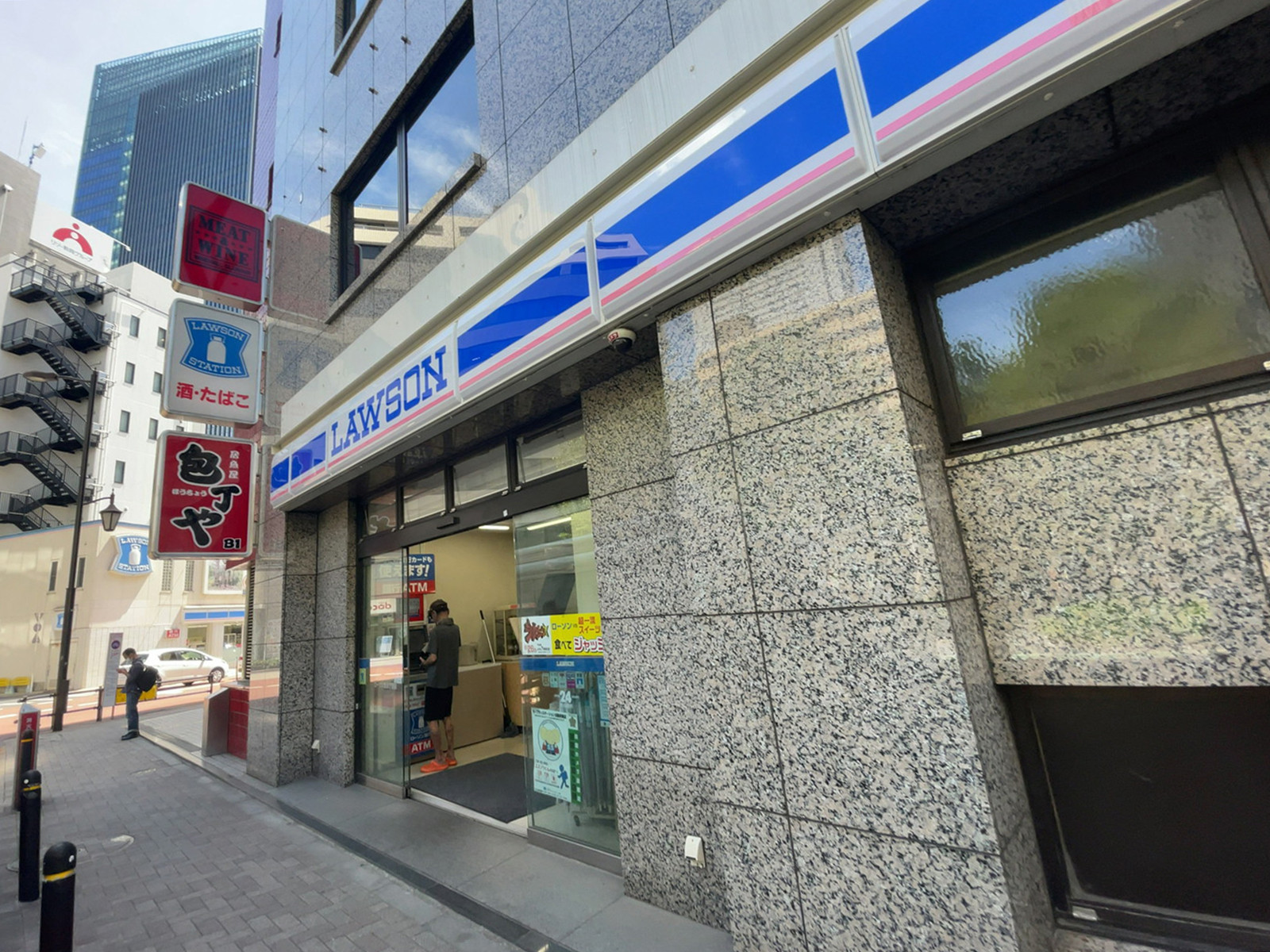 徒歩1分のローソン 芝5丁目店