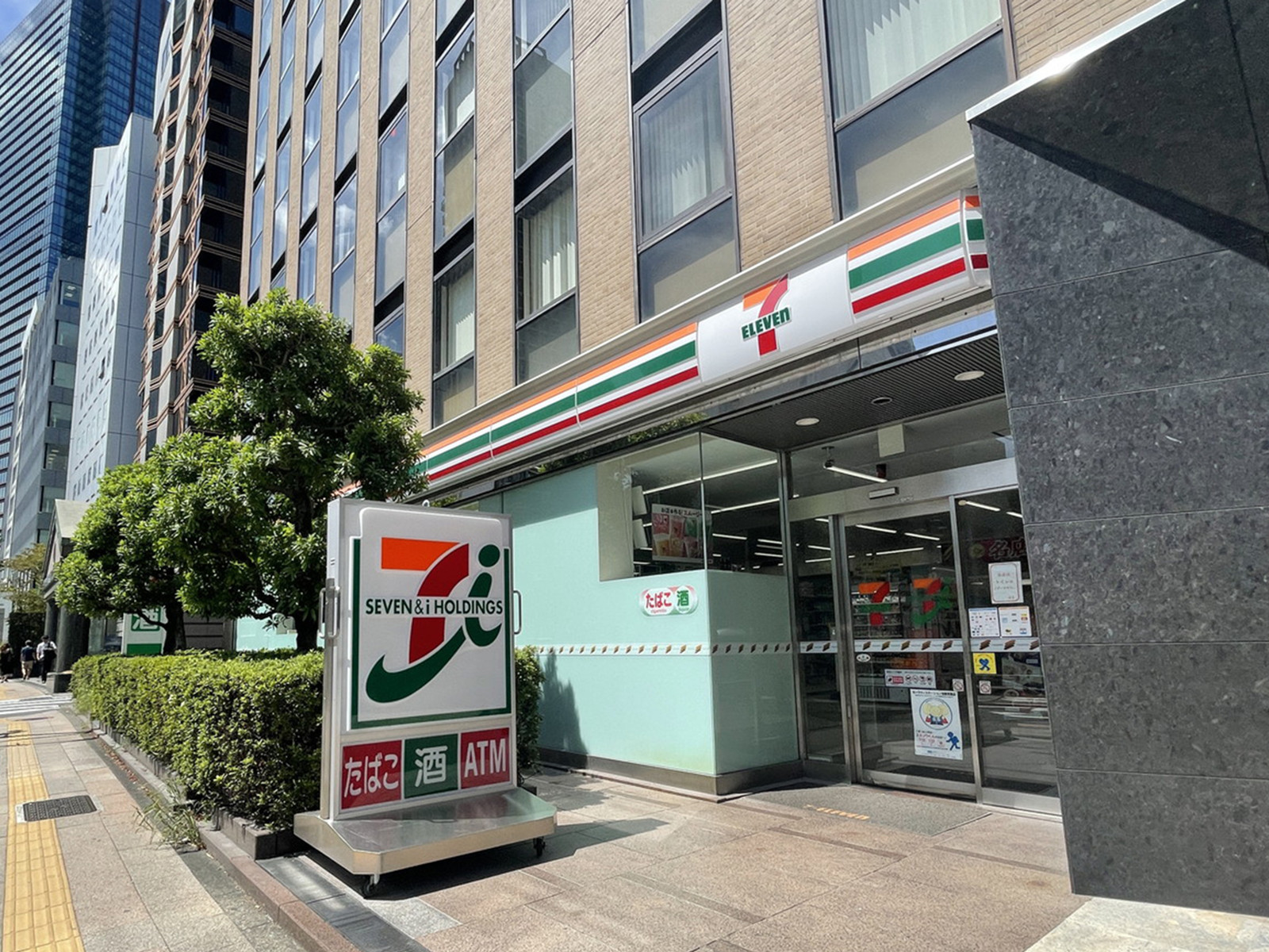 徒歩1分のセブンイレブン三田駅西店