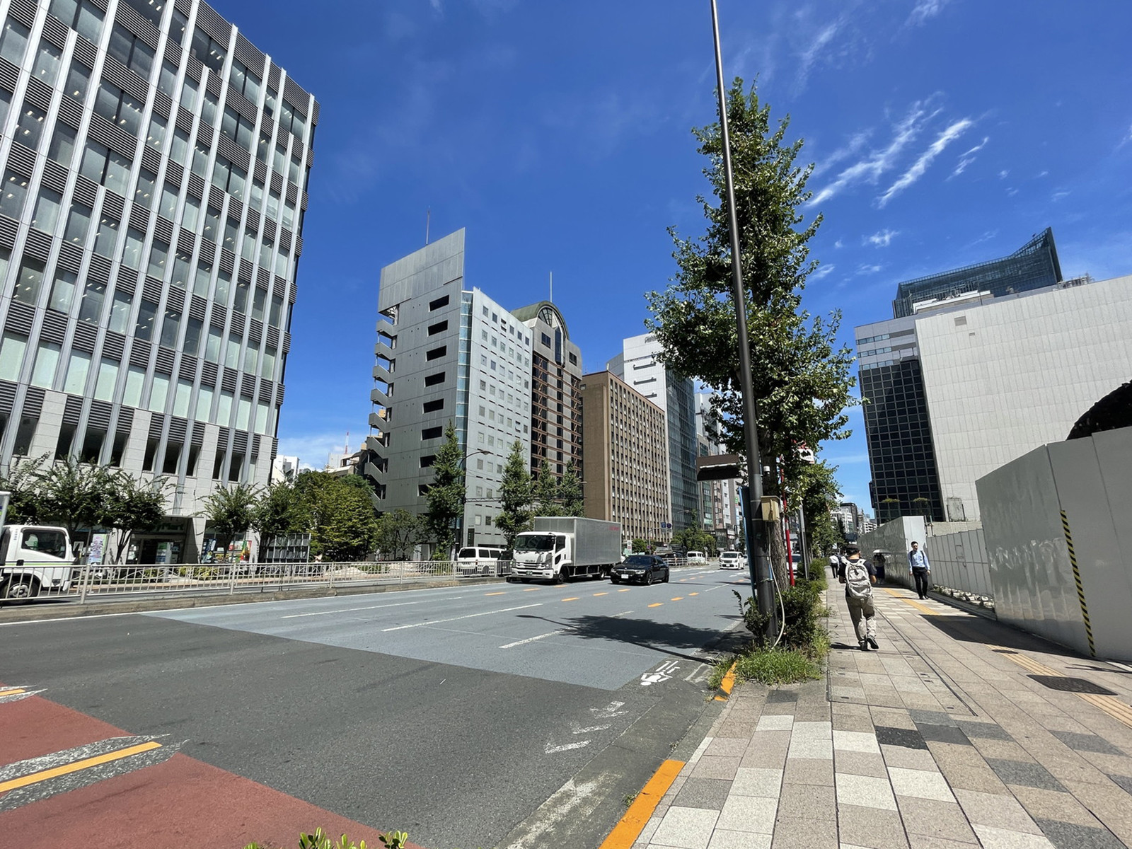 三田ベルジュビル前面の通り
