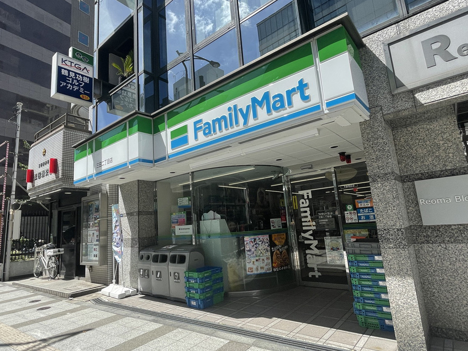 徒歩2分のファミリーマート三田2丁目店