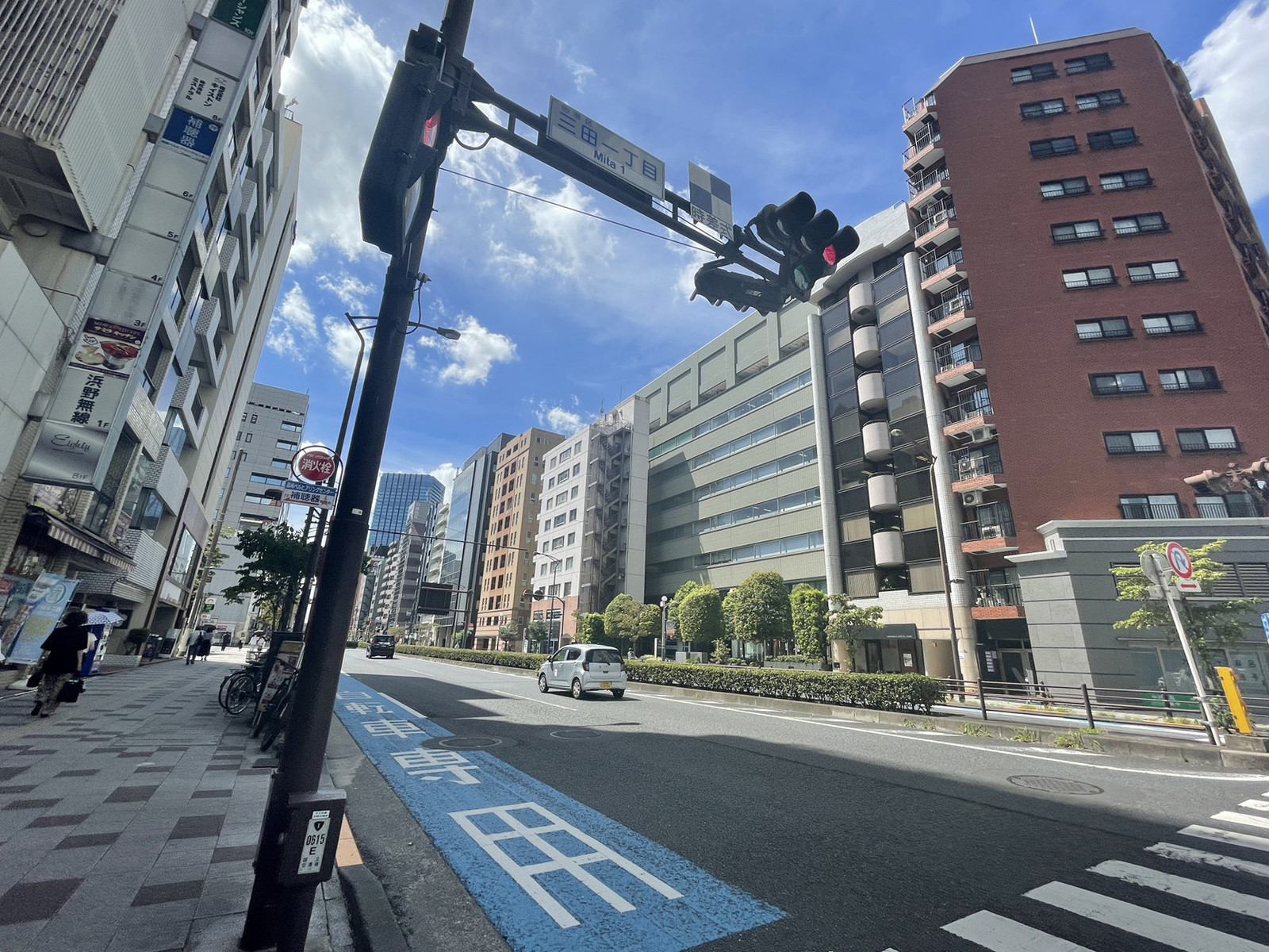 徳文堂ビル前面の通り
