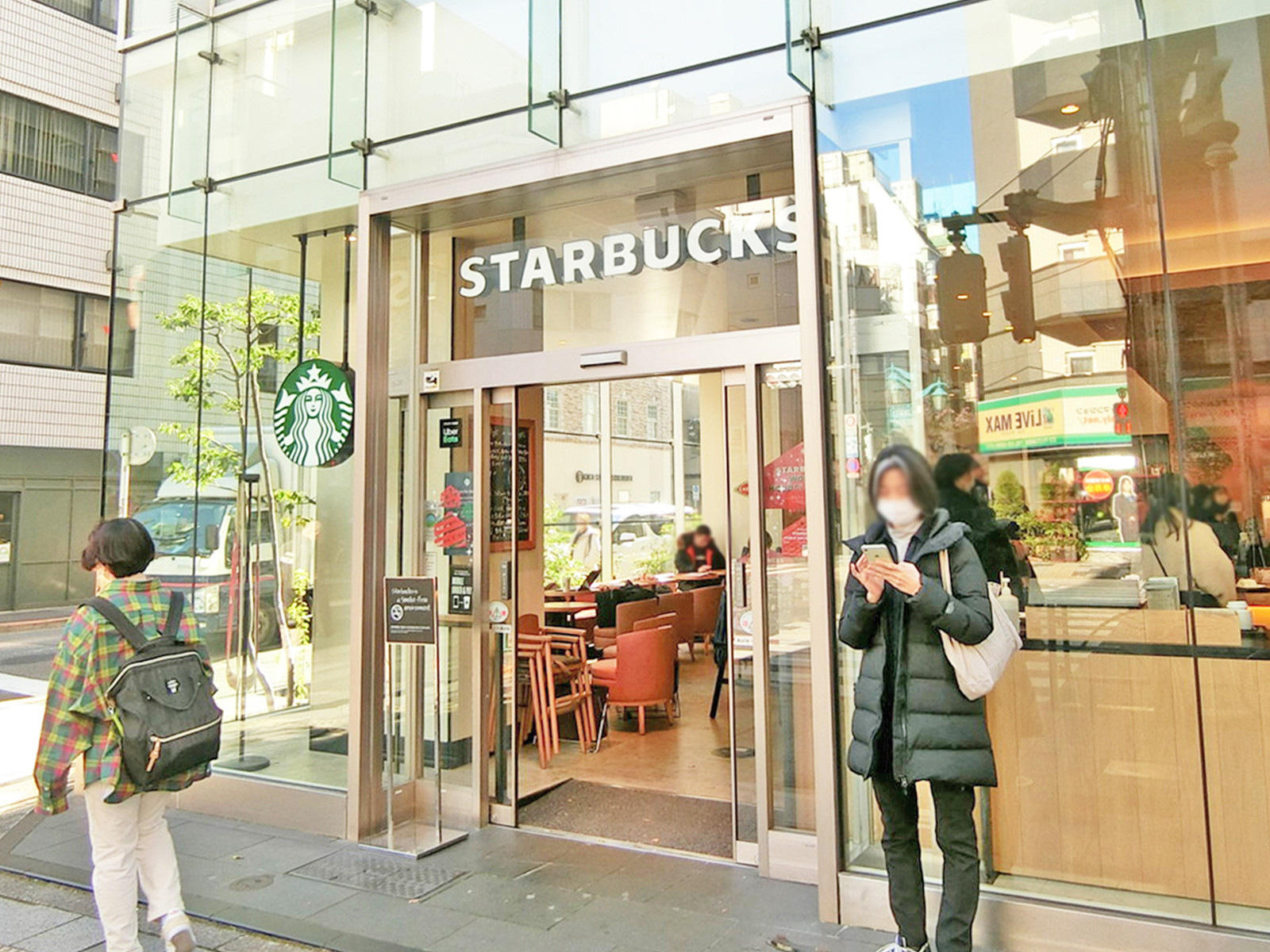 至近のスターバックス コーヒー 新宿2丁目店