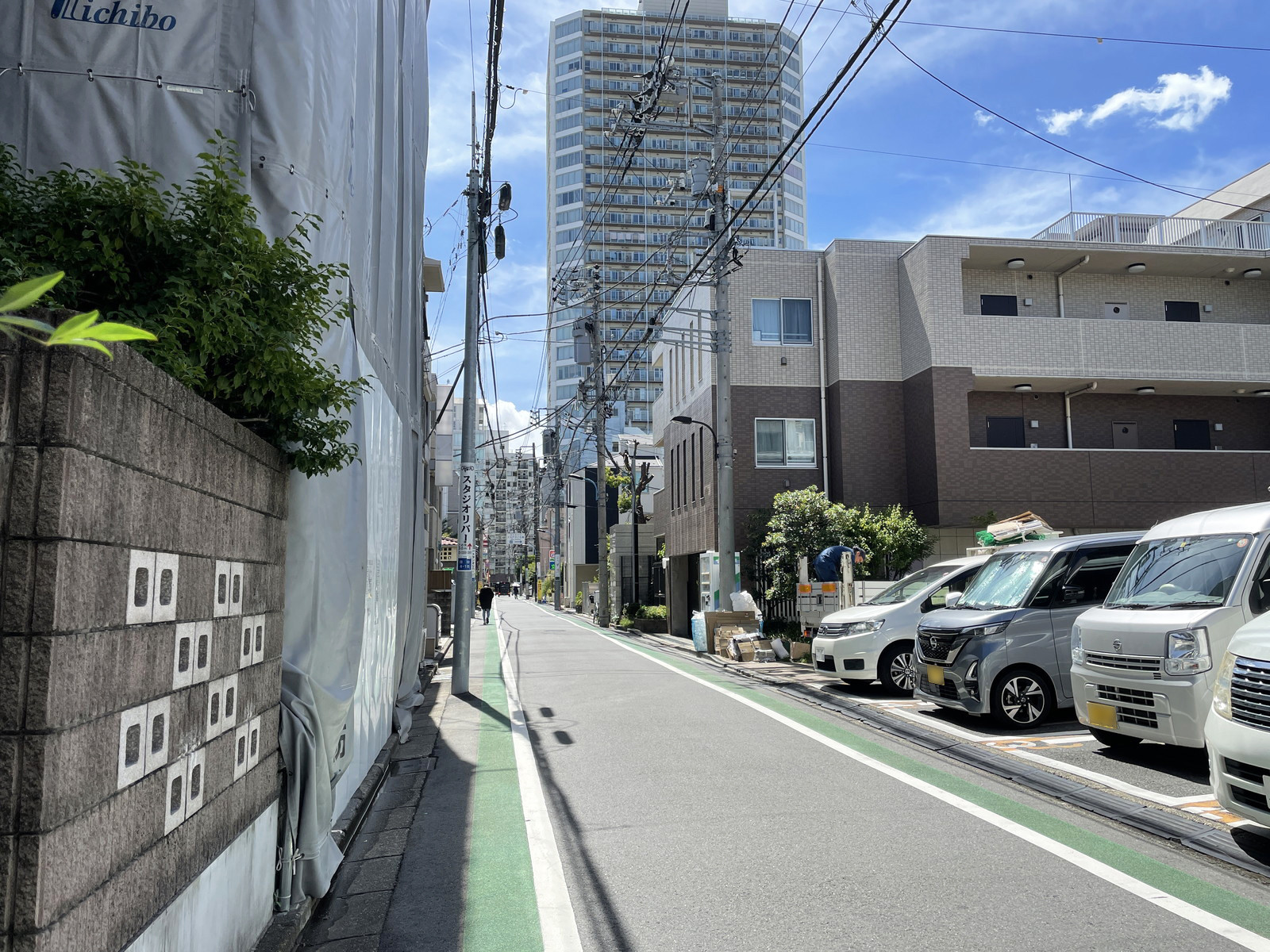 四谷ハイコーポ前面の通り