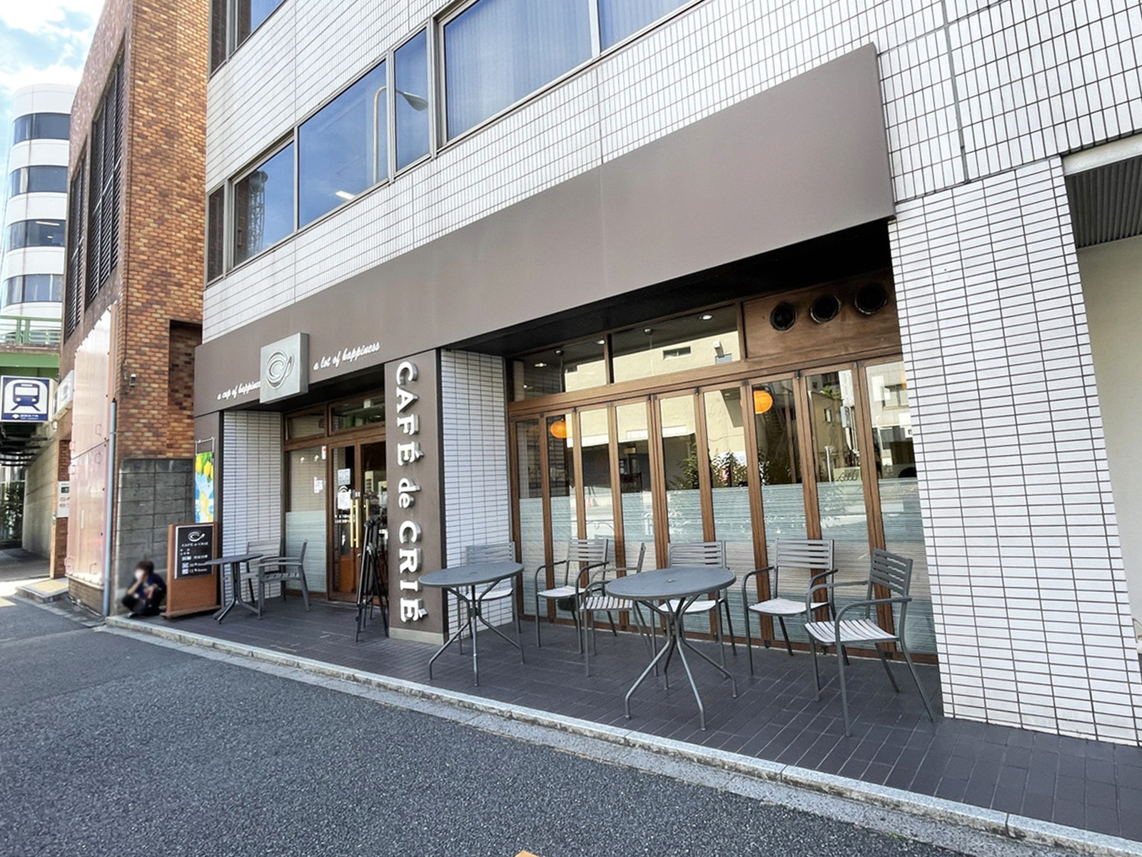 付近のカフェ・ド・クリエ曙橋店