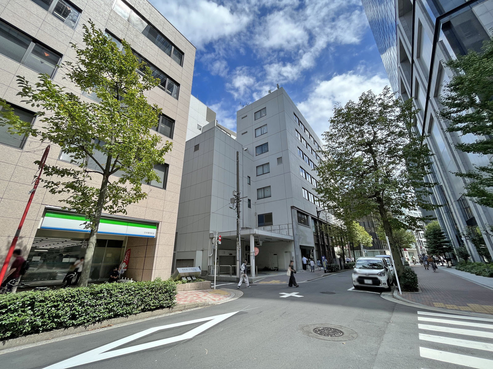 兜町第1平和ビル前面通り