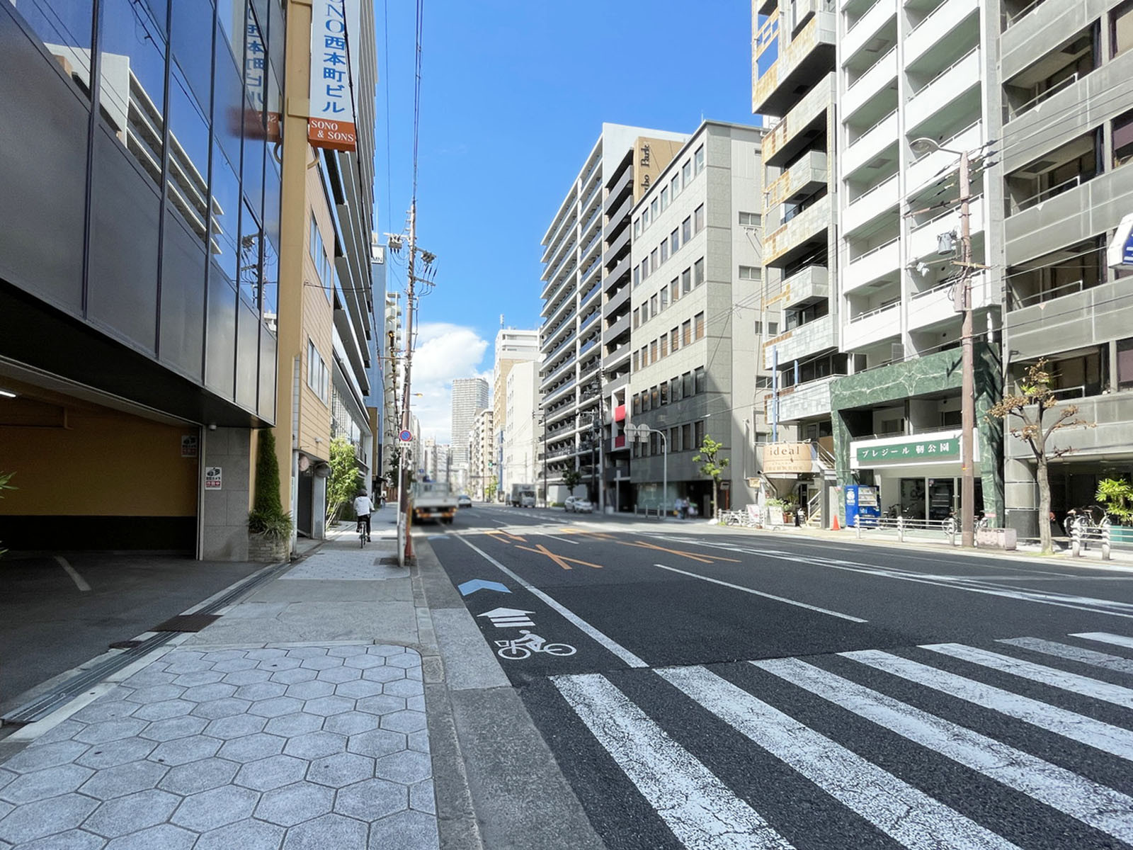 SONO西本町ビル前面の通り