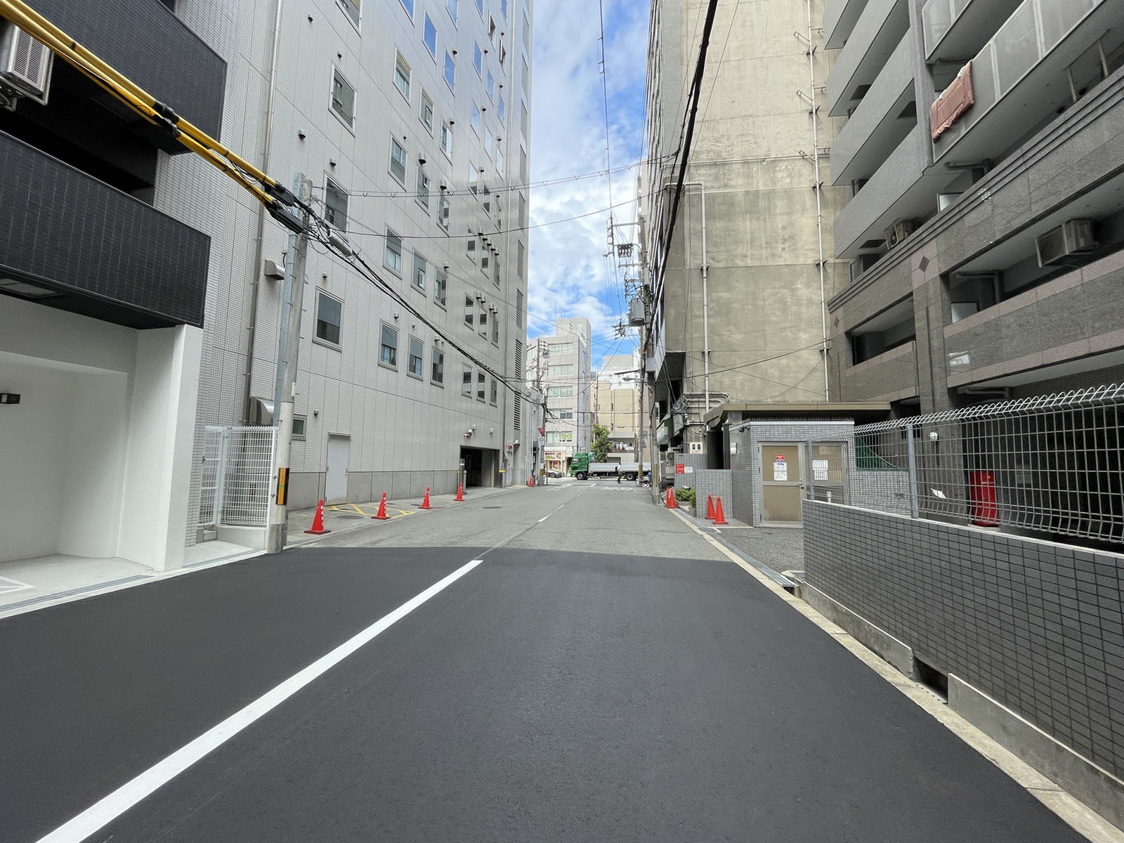 西本町創建ビル前面の通り