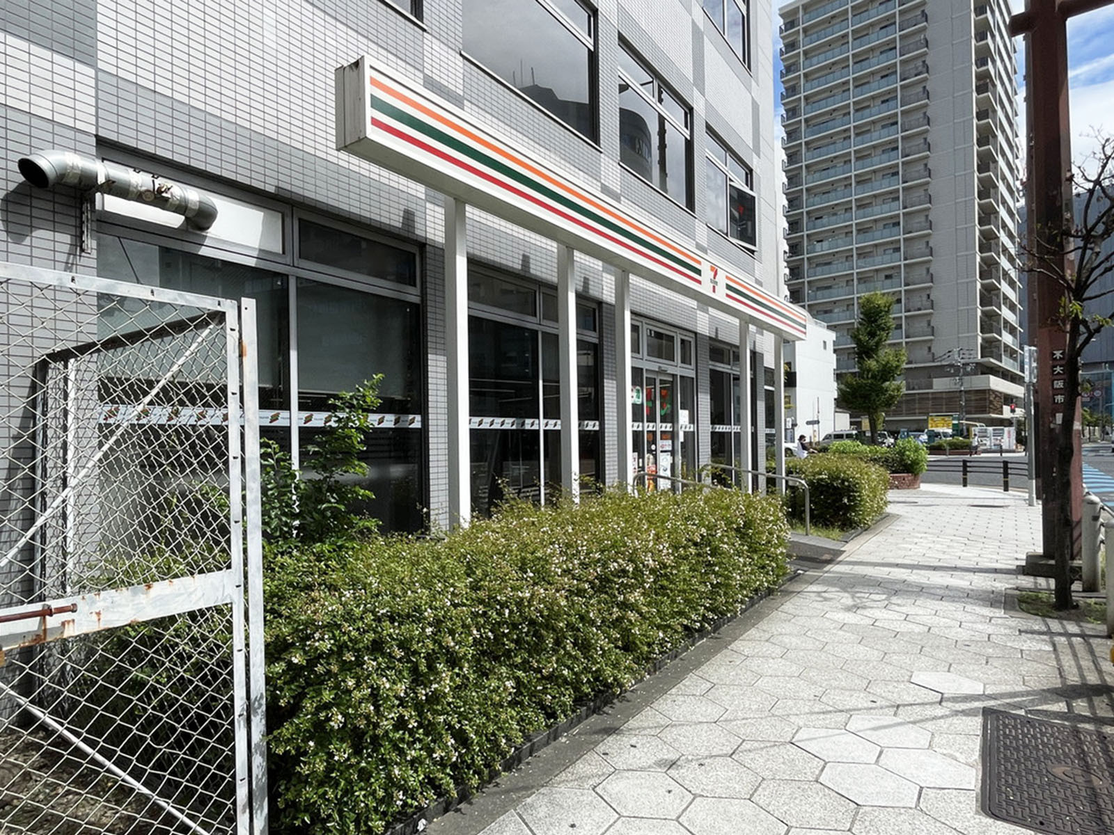 付近のセブンイレブン 大阪靱本町2丁目店