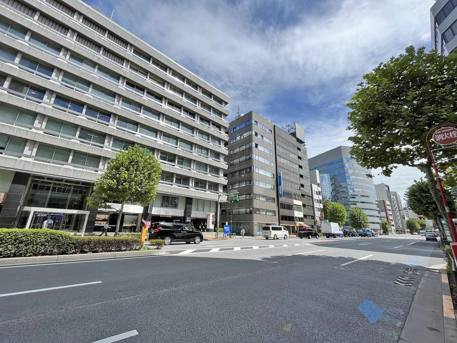 JP茅場町ビル前面の永代通り