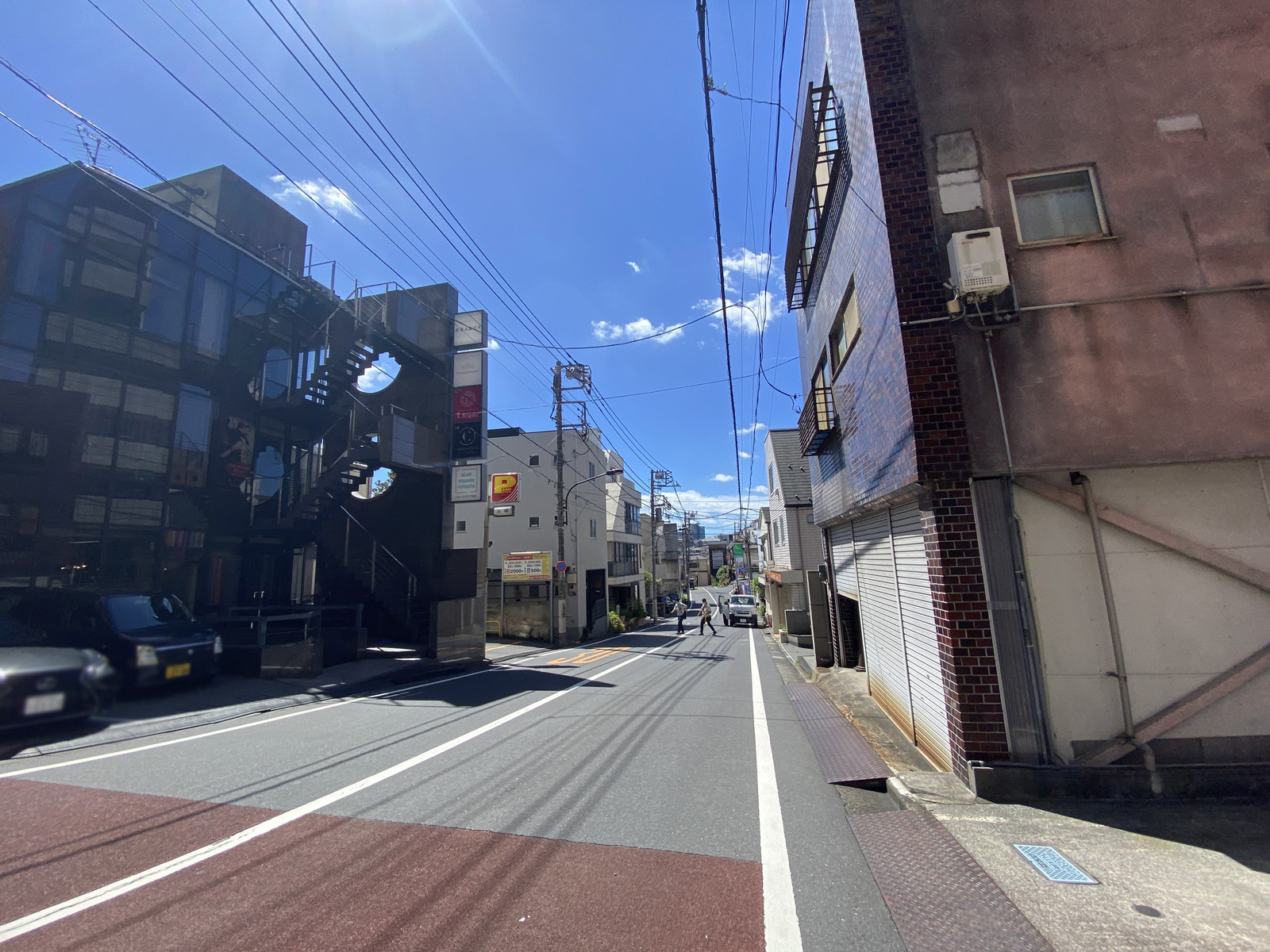 YTビル前面の通り