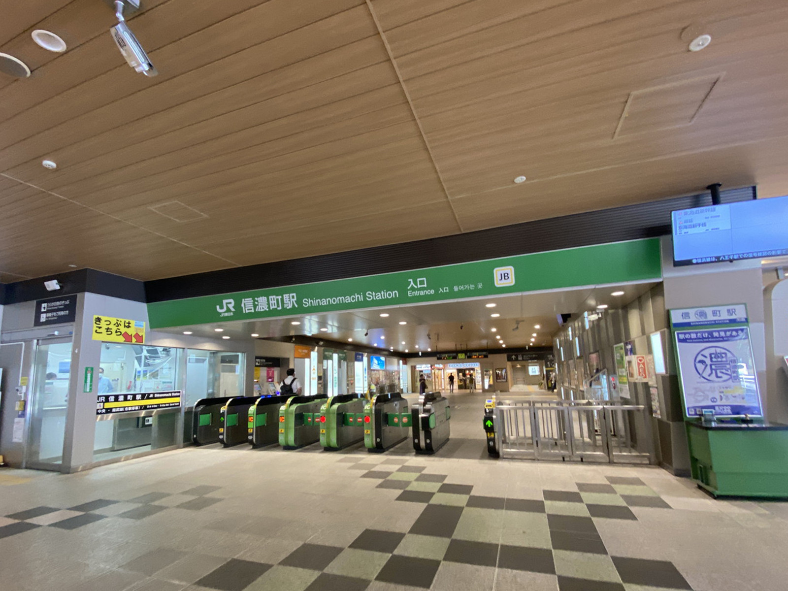 最寄りの「信濃町駅」