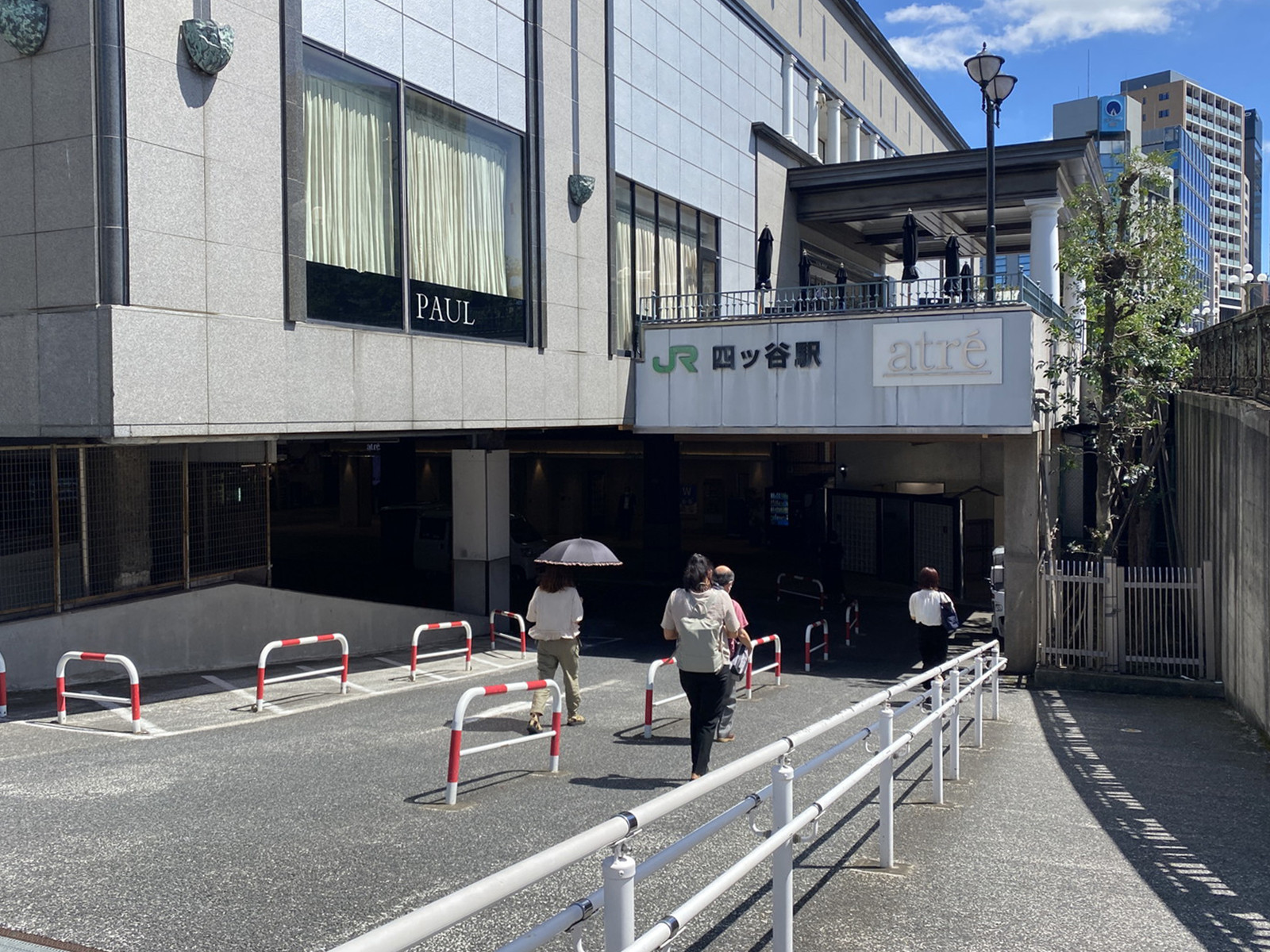最寄りの「四ツ谷駅」