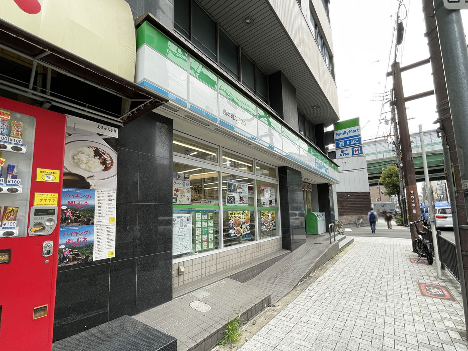 近くのファミリーマート 西本町二丁目店