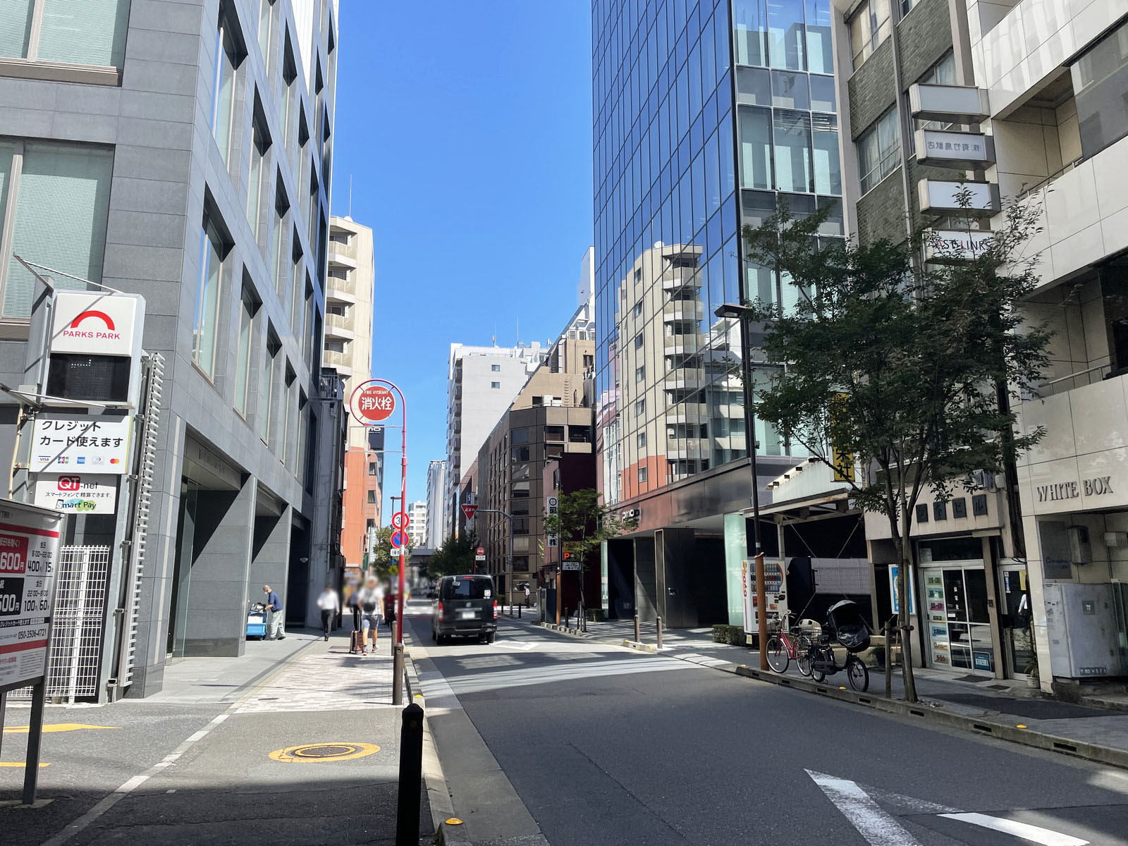 東海日本橋ビル前面の本銀通り