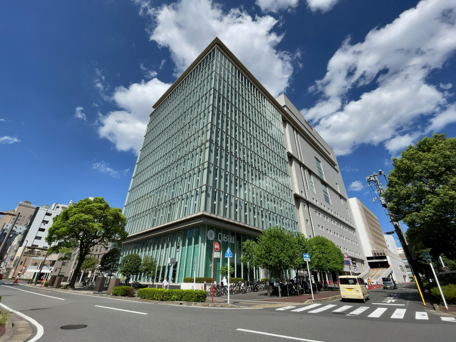 ビル前の千葉市科学館